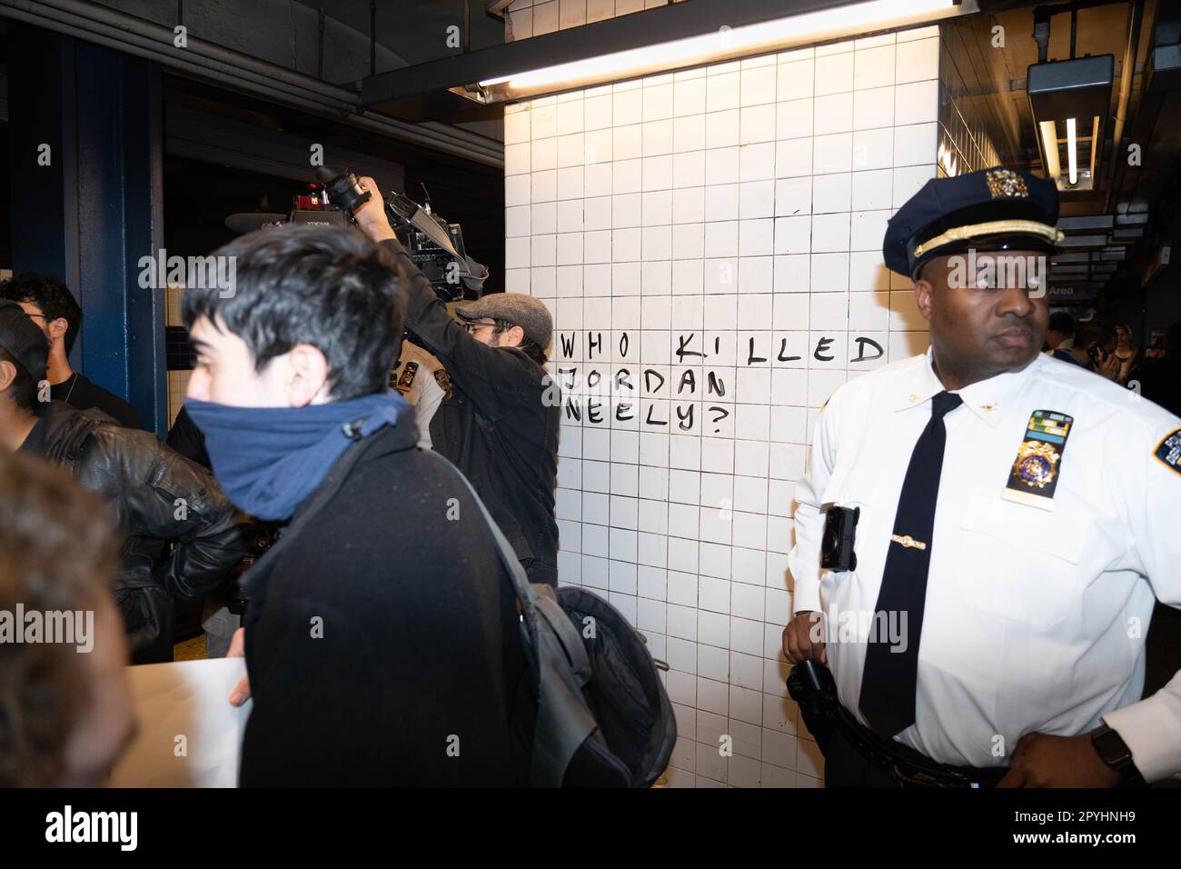 Manhattan, USA, 03/05/2023, Demonstranten versammelten sich am Mittwoch in Manhattan, um Gerechtigkeit für Jordan Neely zu fordern, einen Obdachlosen, der starb, nachdem er in einem Würgegriff in einem U-Bahn Zug untergebracht wurde. Der Vorfall hat eine polizeiliche Untersuchung ausgelöst und verlangt die Verhaftung des Mannes, der Neely festgehalten hat. Stockfoto