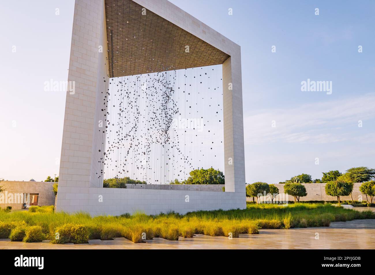 15. Januar 2023, Abu Dhabi, Vereinigte Arabische Emirate: Gründerdenkmal mit dem Gesichterporträt von Scheich der Vereinigten Arabischen Emirate Stockfoto