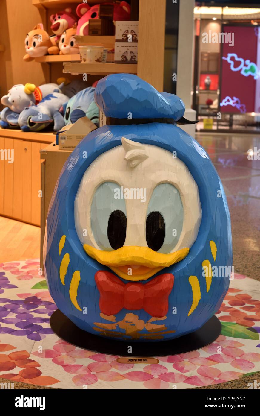 Donald Duck Daruma Stockfoto