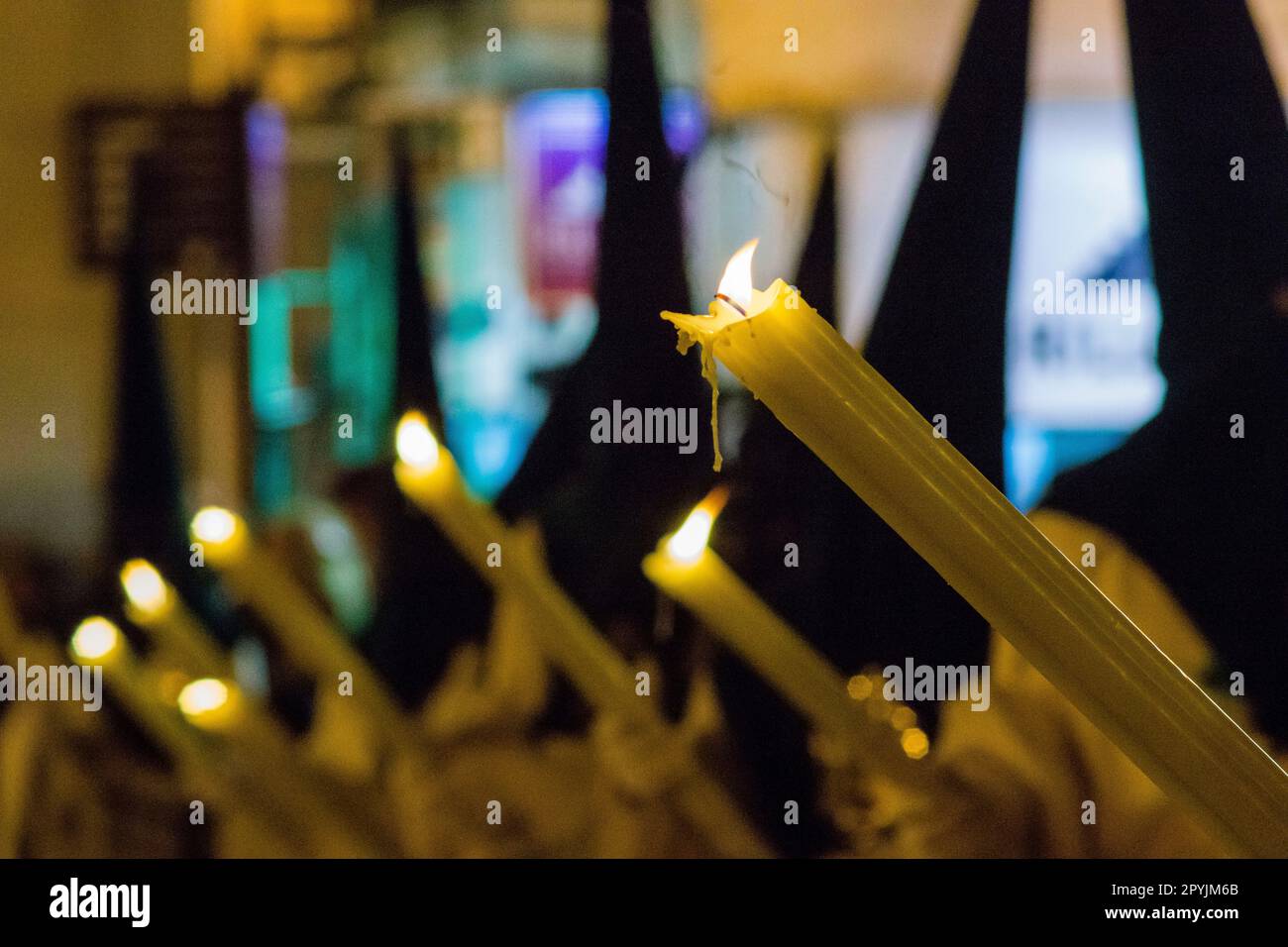 Cofrades en la plaza Major, procession de jueves santo, Palma, Mallorca, Islas Baleares, España Stockfoto