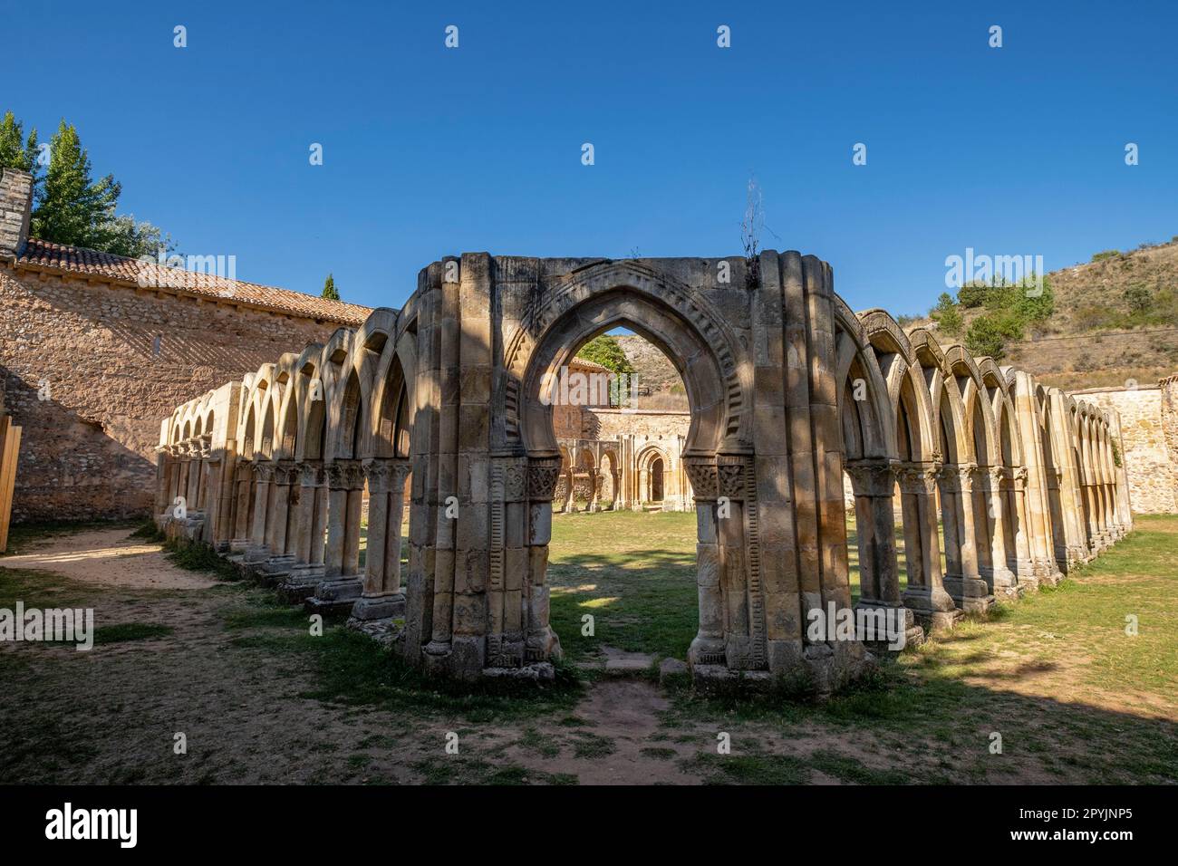 Klosterbögen, Kloster San Juan de Duero, kastilische romanische Architektur, 12. Jahrhundert, Soria, Autonome Gemeinschaft Kastilien, Spanien, EUR Stockfoto