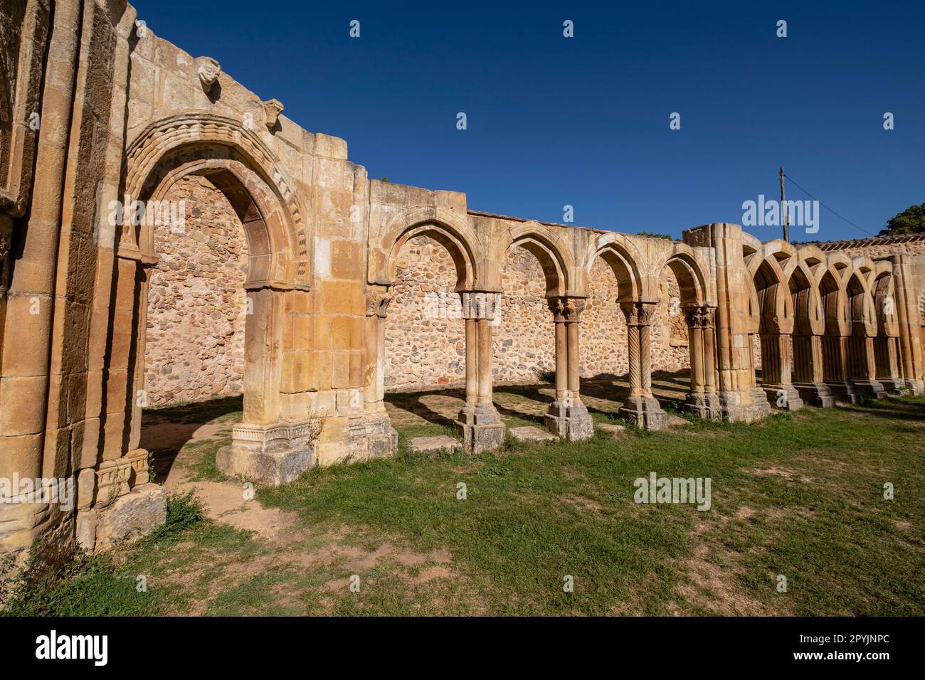 Klosterbögen, Kloster San Juan de Duero, kastilische romanische Architektur, 12. Jahrhundert, Soria, Autonome Gemeinschaft Kastilien, Spanien, EUR Stockfoto