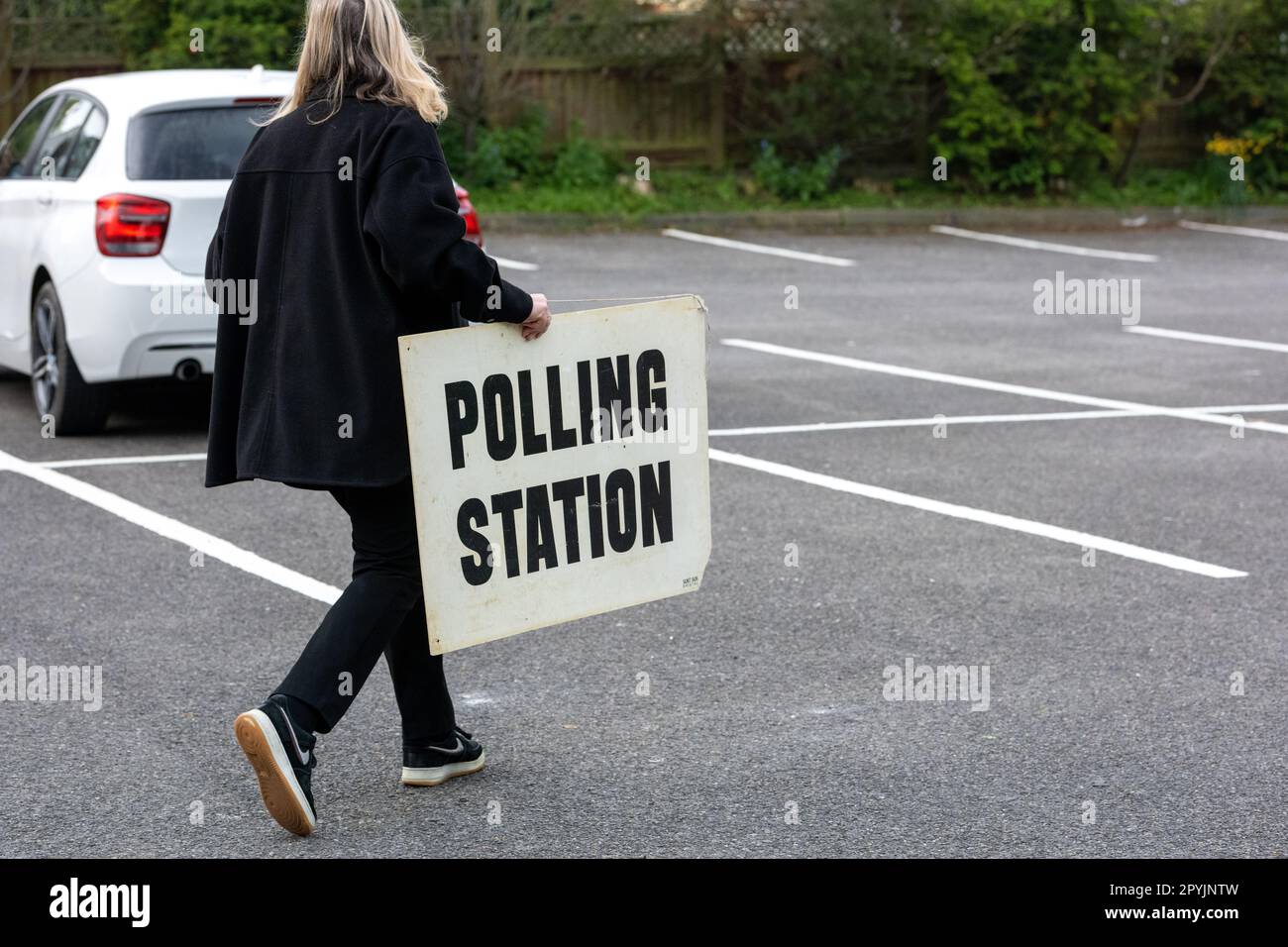 Brentwood, Großbritannien. 04. Mai 2023. In Brentwood Essex Credit, Ian Davidson/Alamy Live News, wird vor den lokalen Wahllokalen eine Wahlstation eingerichtet Stockfoto