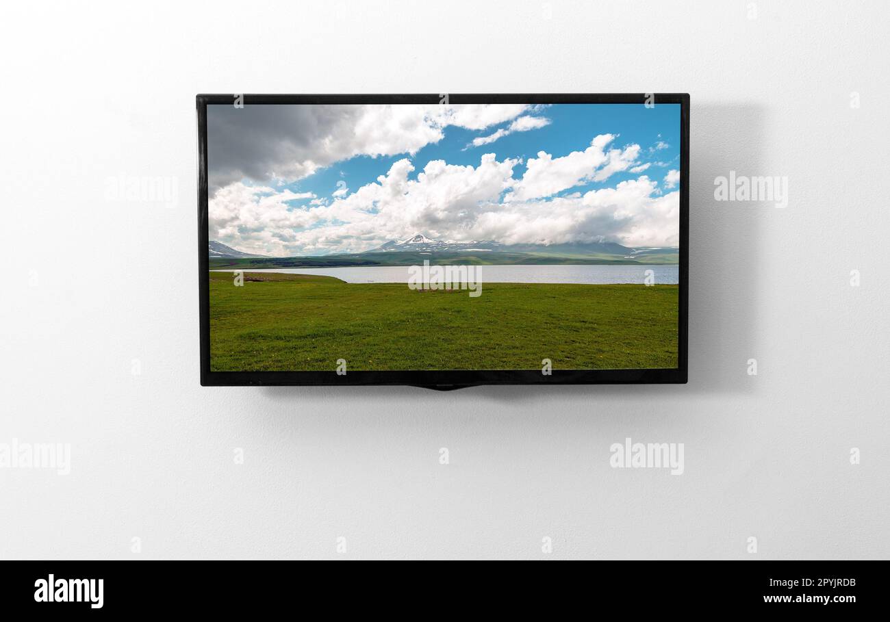 TV-Monitor an der Wand Stockfoto