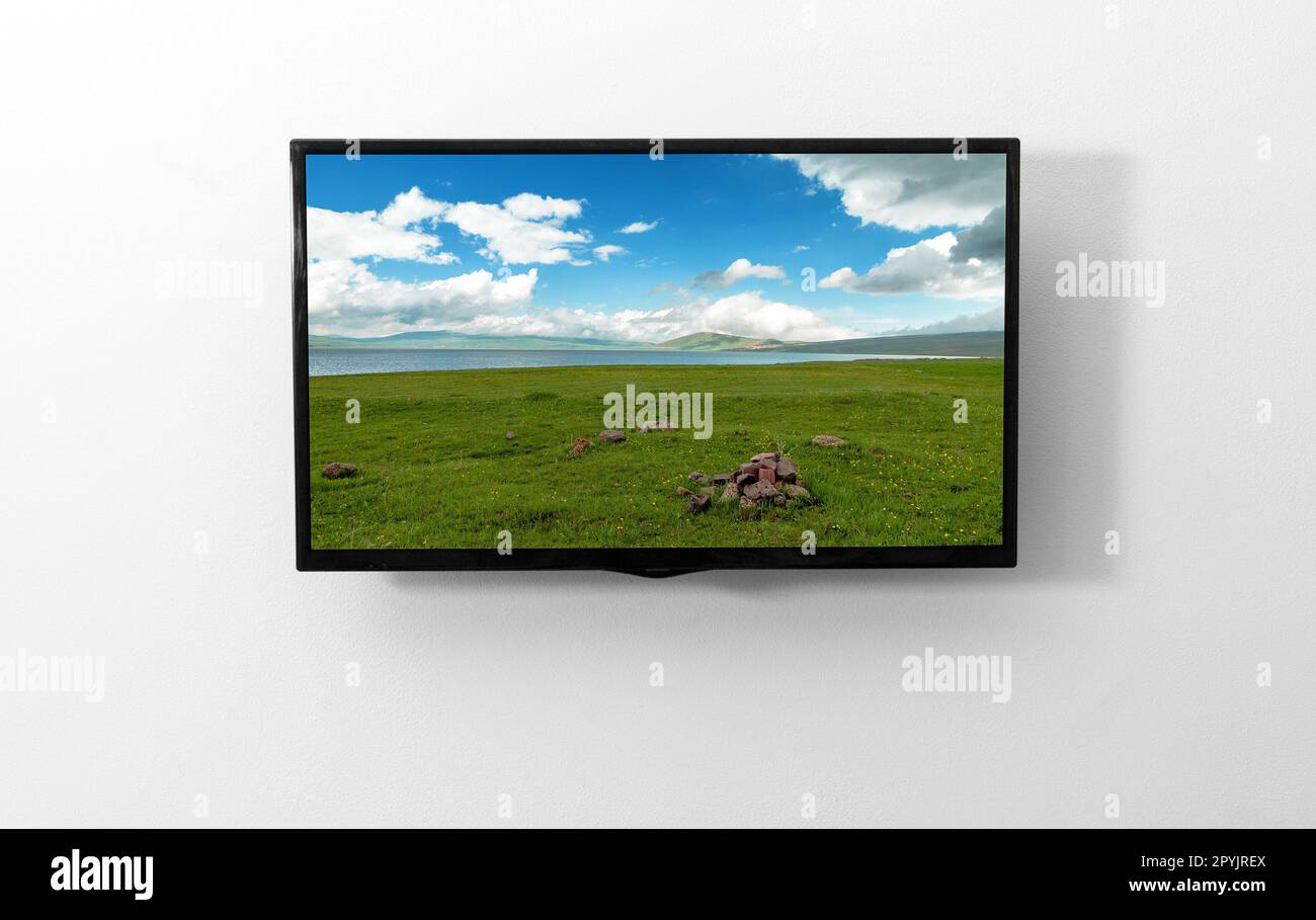 TV-Monitor an der Wand Stockfoto