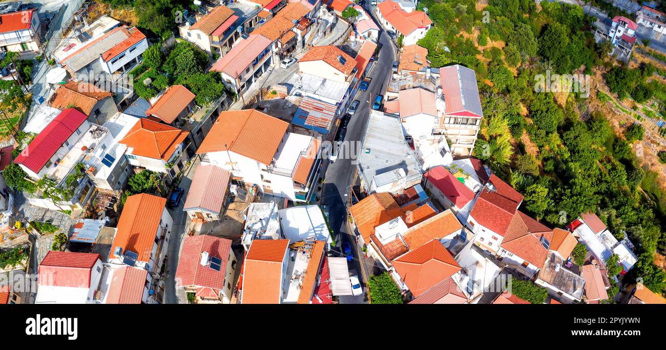 Dächer des bergigen Dorfes Agros. Bezirk Limassol, Zypern Stockfoto