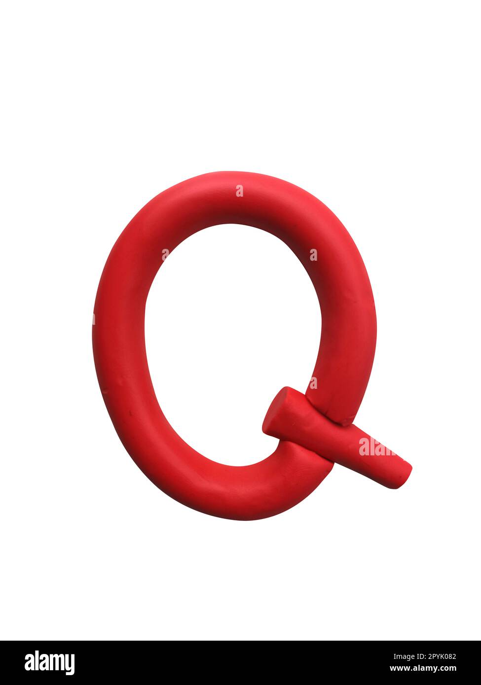 Handgefertigtes Plastikalphabet isoliert auf weißem Hintergrund. Englische bunte Buchstaben von Modelliermist Stockfoto