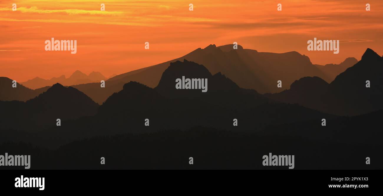 Blick auf den Sonnenaufgang vom Rigi Kulm, Schweiz. Stockfoto