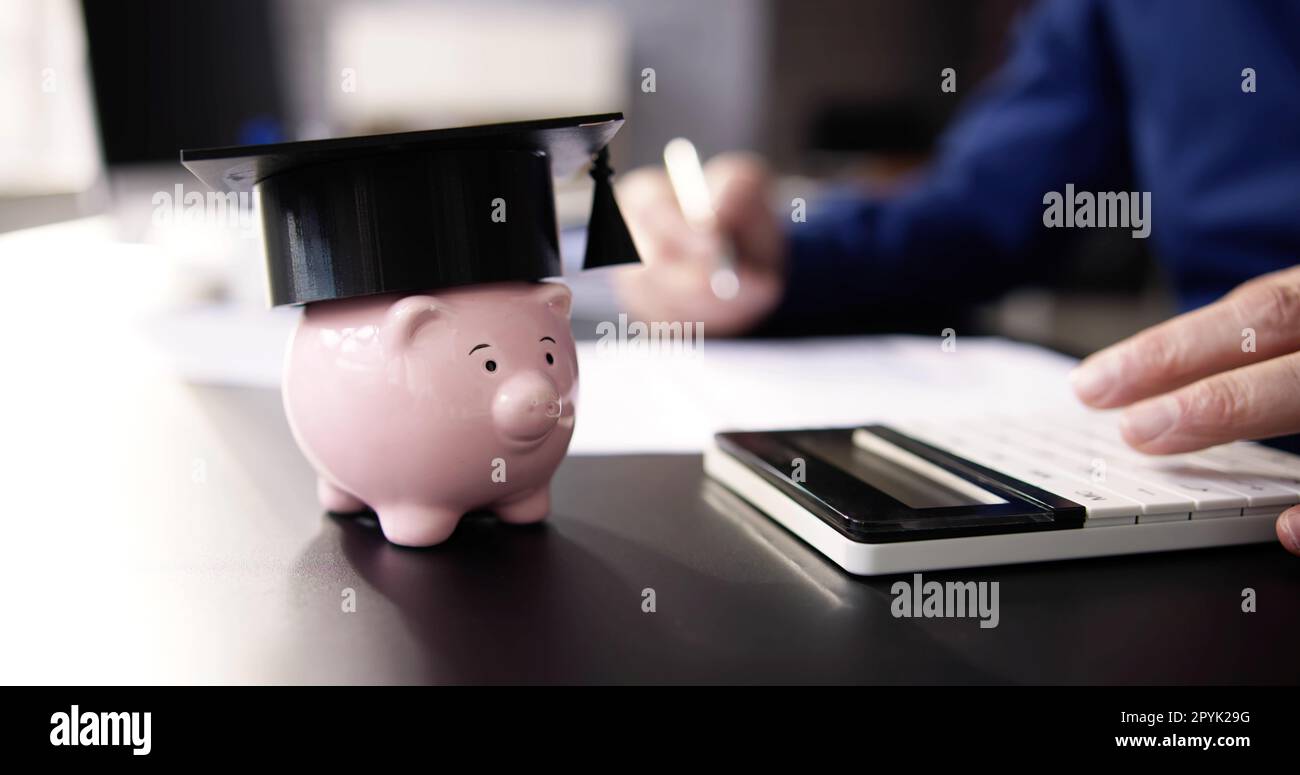 Budgetrechner Für Studiendarlehen Und Piggybank Stockfoto