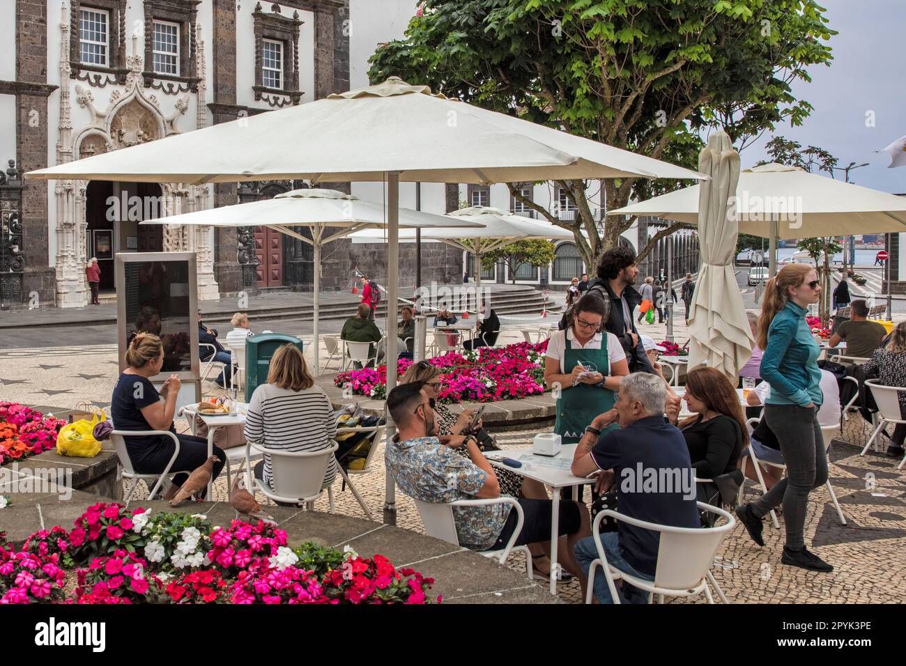 Portugal, Azoren, Insel Sao Miguel, Ponta Delgada. Cafe Central, Restaurant und Café. Stockfoto