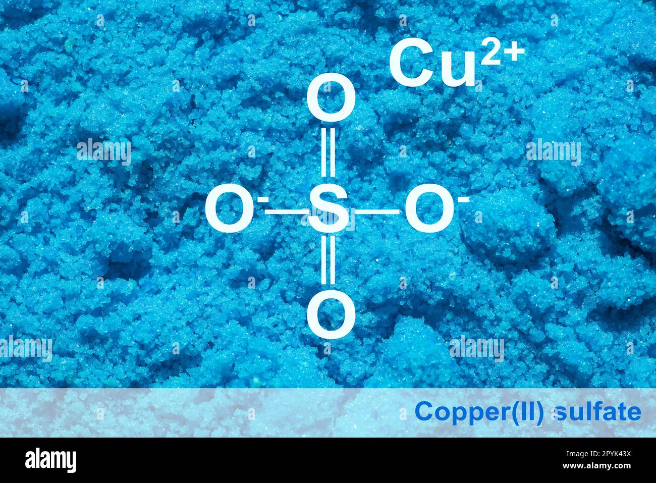 Kupfer(II)-Sulfat mit molekularer Struktur. Chemische Inhaltsstoffe in medizinischen und gesundheitlichen Fragen. Stockfoto