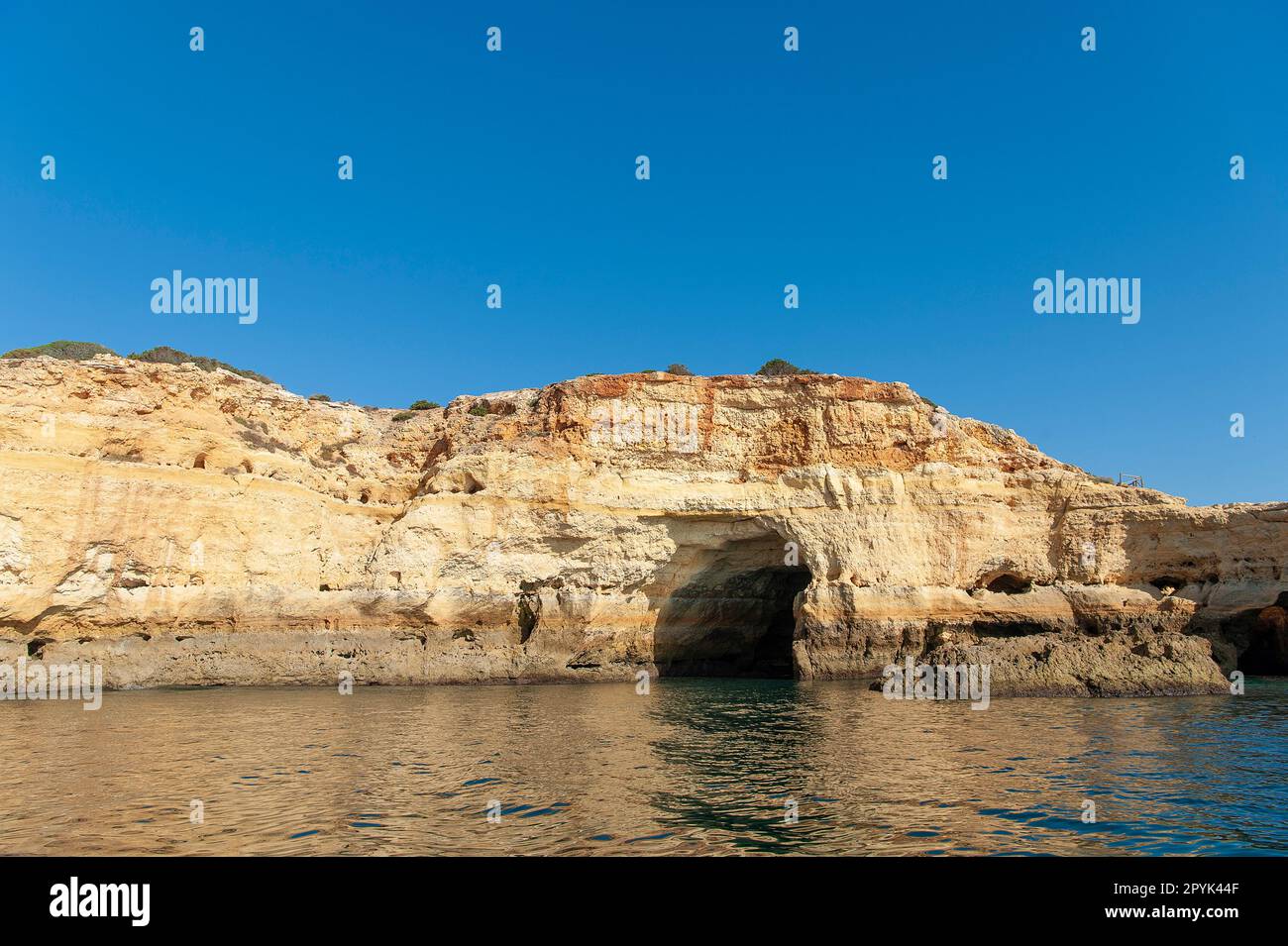 Felsformationen an der Küste der Algarve Stockfoto