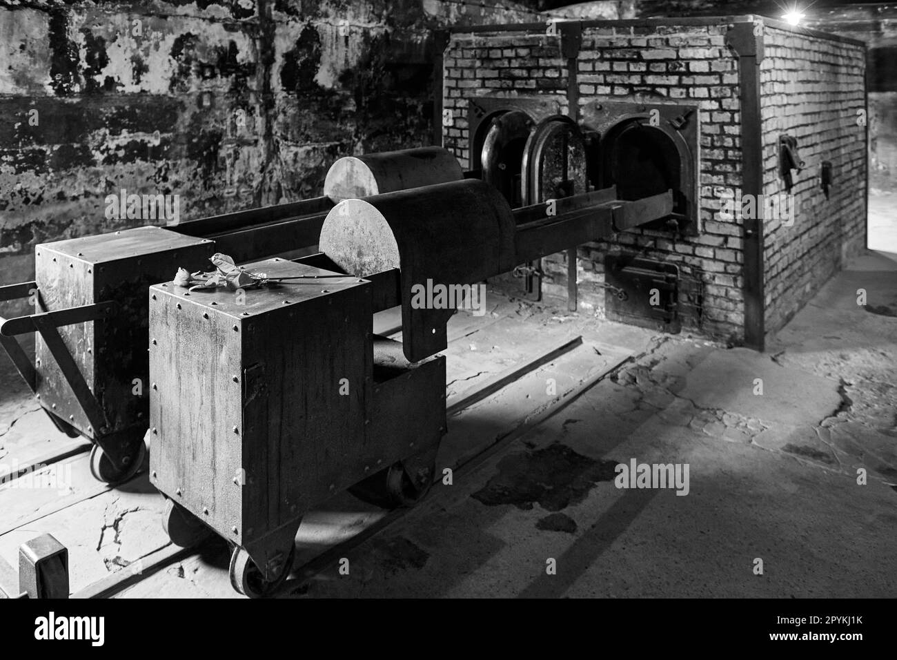 Ofen zum Verbrennen von Leichen in einem KZ in Polen aus dem Zweiten Weltkrieg Stockfoto