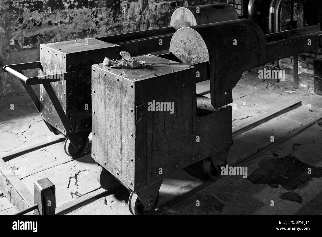 Ofen zum Verbrennen von Leichen in einem KZ in Polen aus dem Zweiten Weltkrieg Stockfoto
