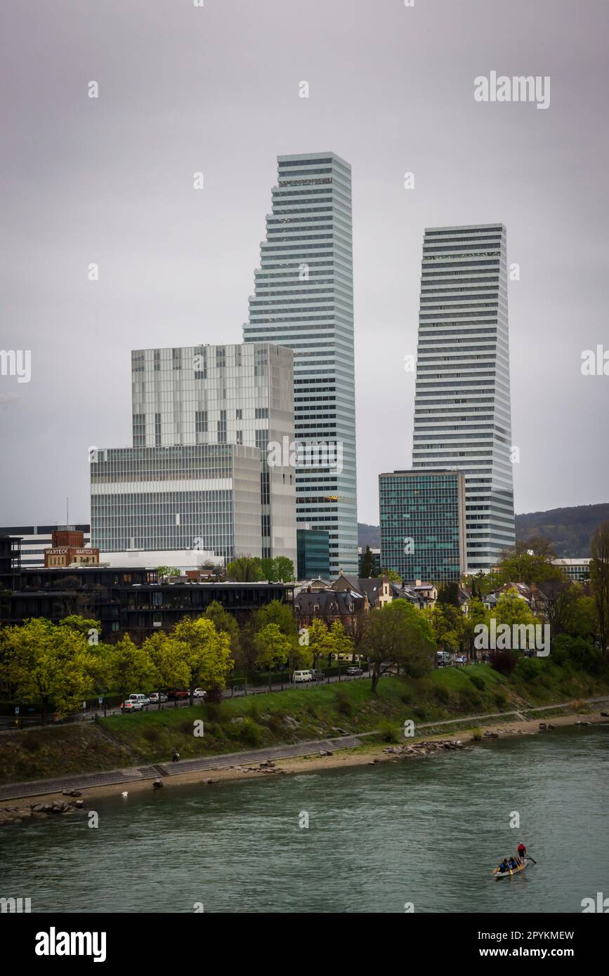 Wolkenkratzer der Roche Towers Gebäude 1 und Gebäude 2, entworfen von der Architekturfirma Herzog und de Meuron, Basel, Schweiz Stockfoto