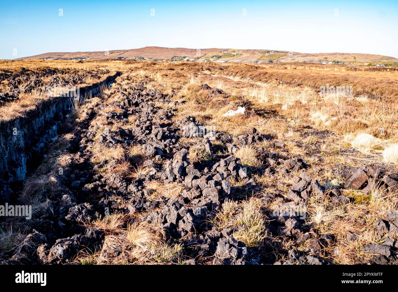 Torfturfschneiden in der Grafschaft Donegal - Irland. Stockfoto