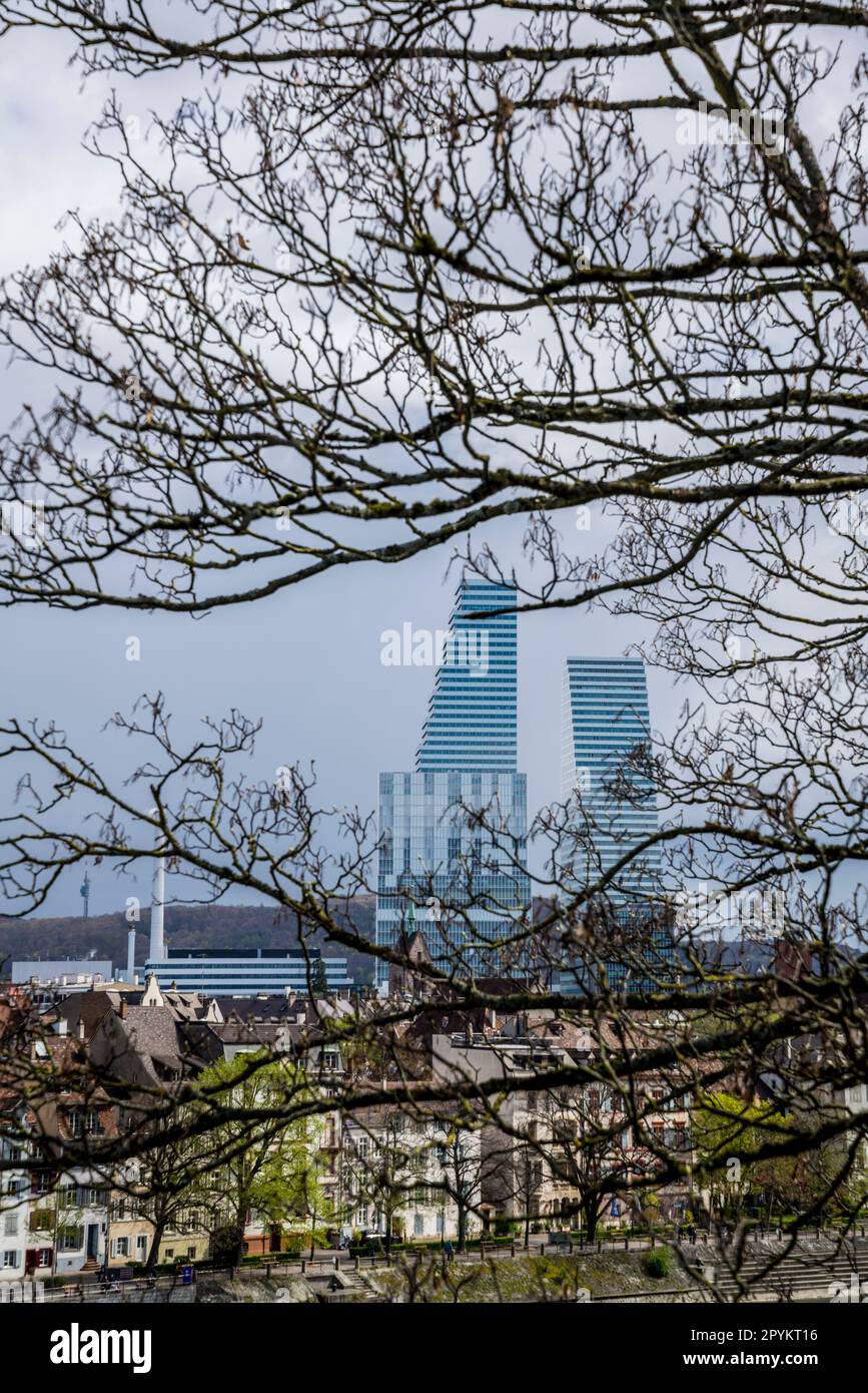 Wolkenkratzer der Roche Towers Gebäude 1 und Gebäude 2, entworfen von der Architekturfirma Herzog und de Meuron, Basel, Schweiz Stockfoto