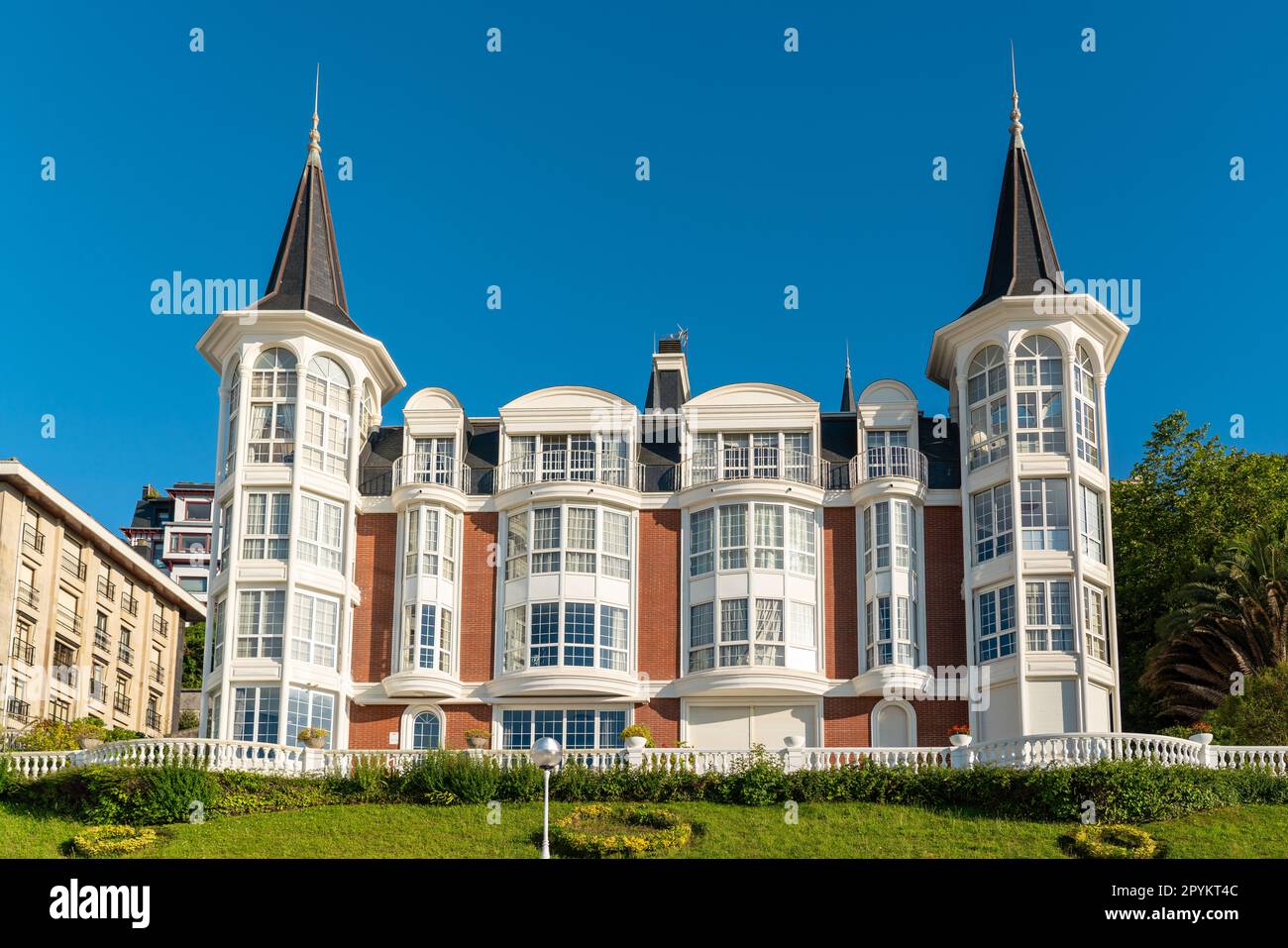 Wunderschönes Stadtzentrum von San Sebastian - Donsotia. Das Hotel liegt im Norden Spaniens und ist ein wichtiges Reiseziel und eine wichtige Attraktion. Typisch Baskisch Stockfoto