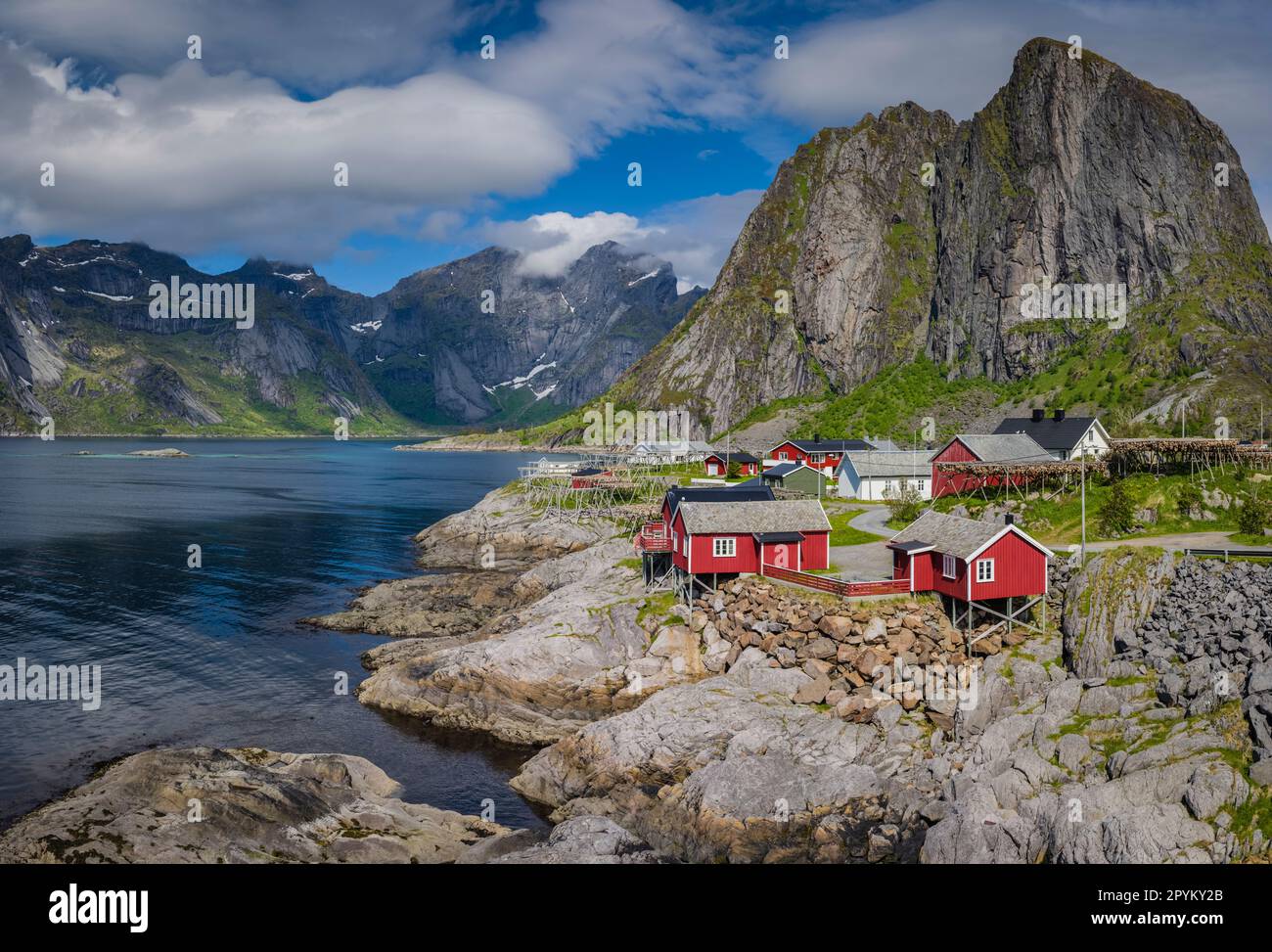 Touristenkabinen in Hamnoy, Lofoten-Inseln, Norwegen. Stockfoto