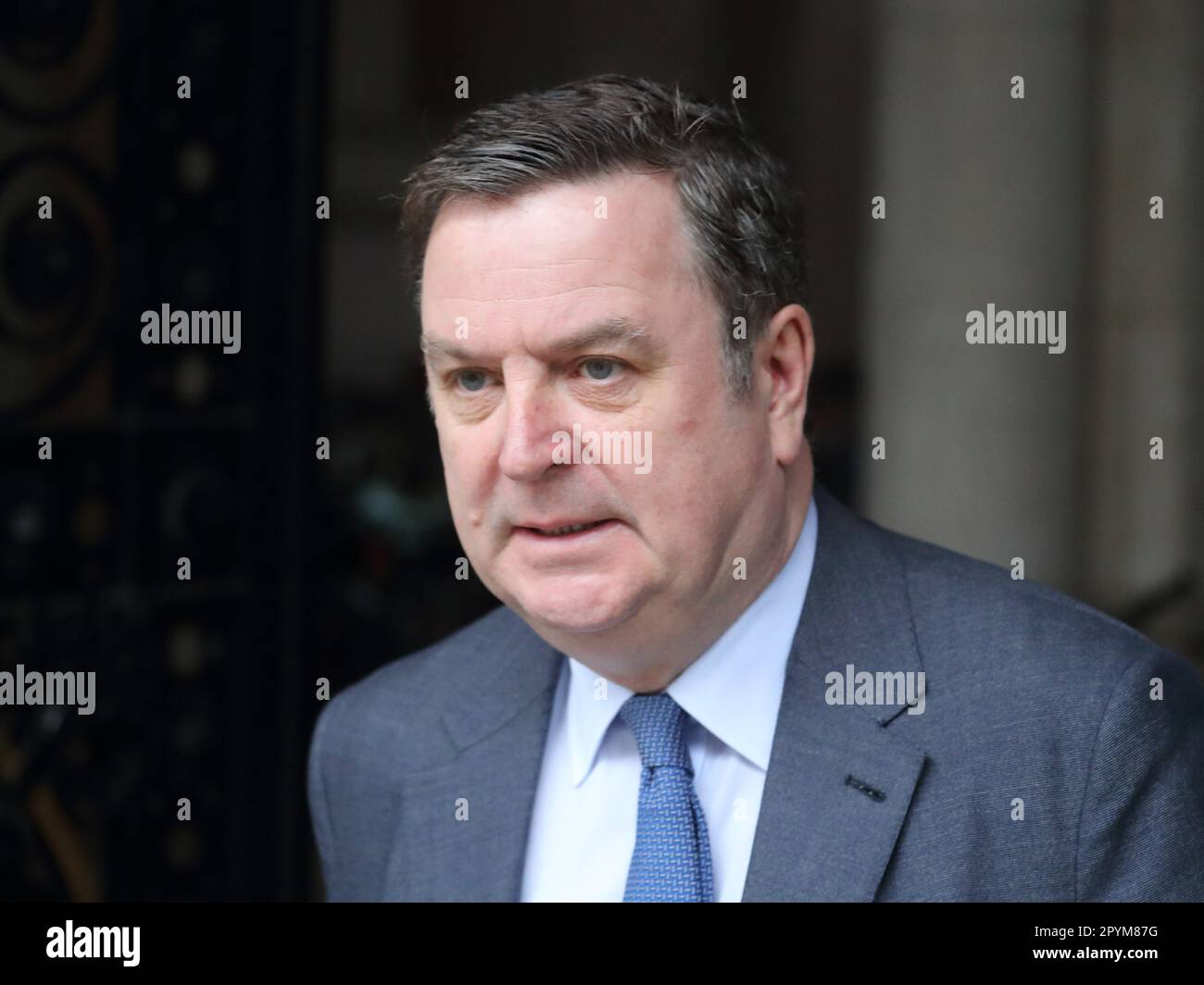 London, Großbritannien. 2. Mai 2023. Mel Stride, Staatssekretär für Arbeit und Pensionen, kommt zur Kabinettssitzung Downing Street Nr. 10. Stockfoto