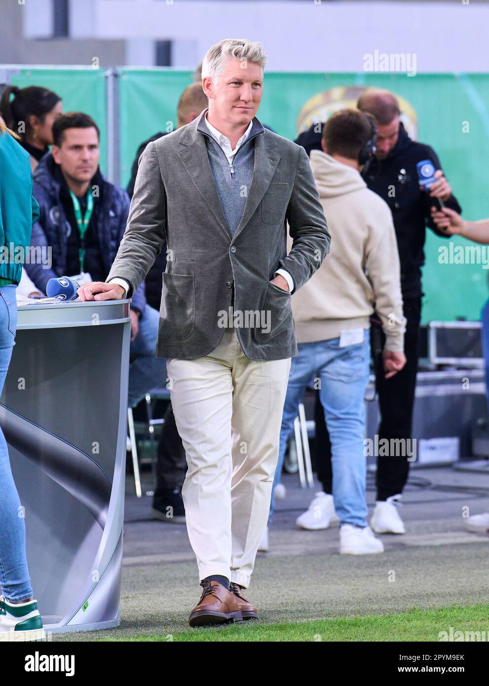 Stuttgart, Deutschland. 03. Mai 2023. Bastian SCHWEINSTEIGER, Co-Moderator ARD im Spiel VFB STUTTGART - EINTRACHT FRANKFURT 2-3 DFB-Pokal, deutscher Fußballpokal, Halbfinale am 03. Mai 2023 in Stuttgart. Season 2022/2023 Gutschein: Peter Schatz/Alamy Live News Stockfoto