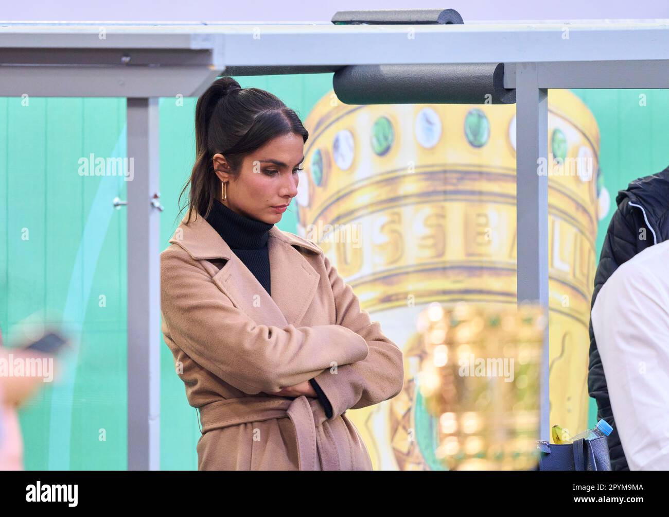 Stuttgart, Deutschland. 03. Mai 2023. Lea Wagner, Moderatorin ARD Sport Moderatorin, Sportmoderatorin, Journalistin, das erste, Fernsehmoderatorin, Im Spiel VFB STUTTGART - EINTRACHT FRANKFURT 2-3 DFB-Pokal, deutscher Fußballpokal, Halbfinale am 03. Mai 2023 in Stuttgart. Season 2022/2023 Gutschein: Peter Schatz/Alamy Live News Stockfoto