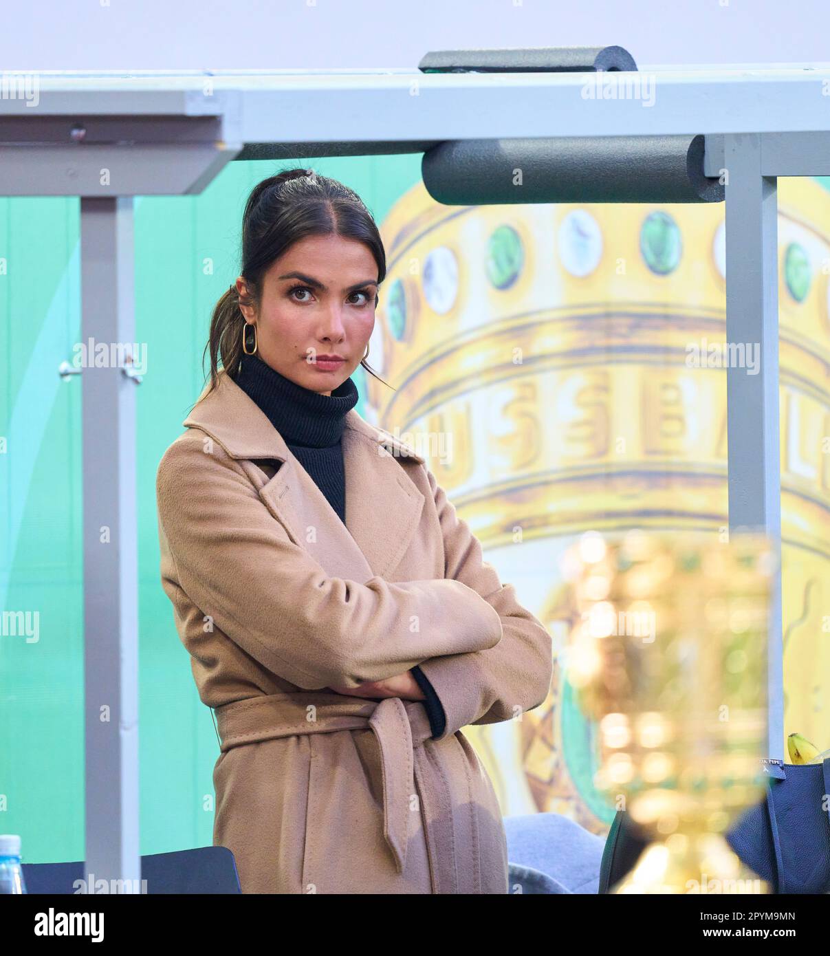 Stuttgart, Deutschland. 03. Mai 2023. Lea Wagner, Moderatorin ARD Sport Moderatorin, Sportmoderatorin, Journalistin, das erste, Fernsehmoderatorin, Im Spiel VFB STUTTGART - EINTRACHT FRANKFURT 2-3 DFB-Pokal, deutscher Fußballpokal, Halbfinale am 03. Mai 2023 in Stuttgart. Season 2022/2023 Gutschein: Peter Schatz/Alamy Live News Stockfoto