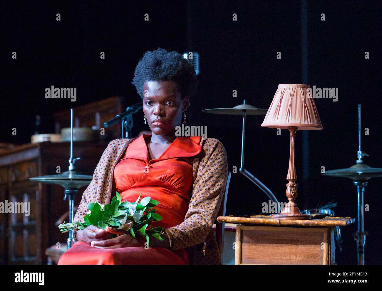 Sheila Atim (Marianne Laine) in GIRL FROM THE NORTH COUNTRY von Conor McPherson im Old Vic Theatre, London SE1 26/07/2017 Musik und Texte: Bob Dylan Design: Rae Smith Beleuchtung: Mark Henderson Bewegung: Lucy Hind Regisseur: Conor McPherson Stockfoto