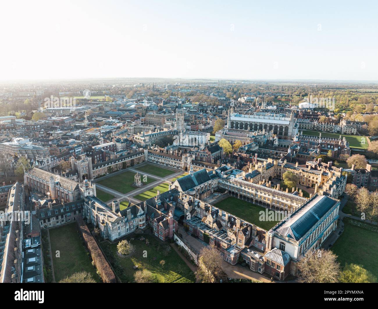 Cambridge City Centre - Drohnenfoto - sonniger Tag - Trinity College - King's College Stockfoto
