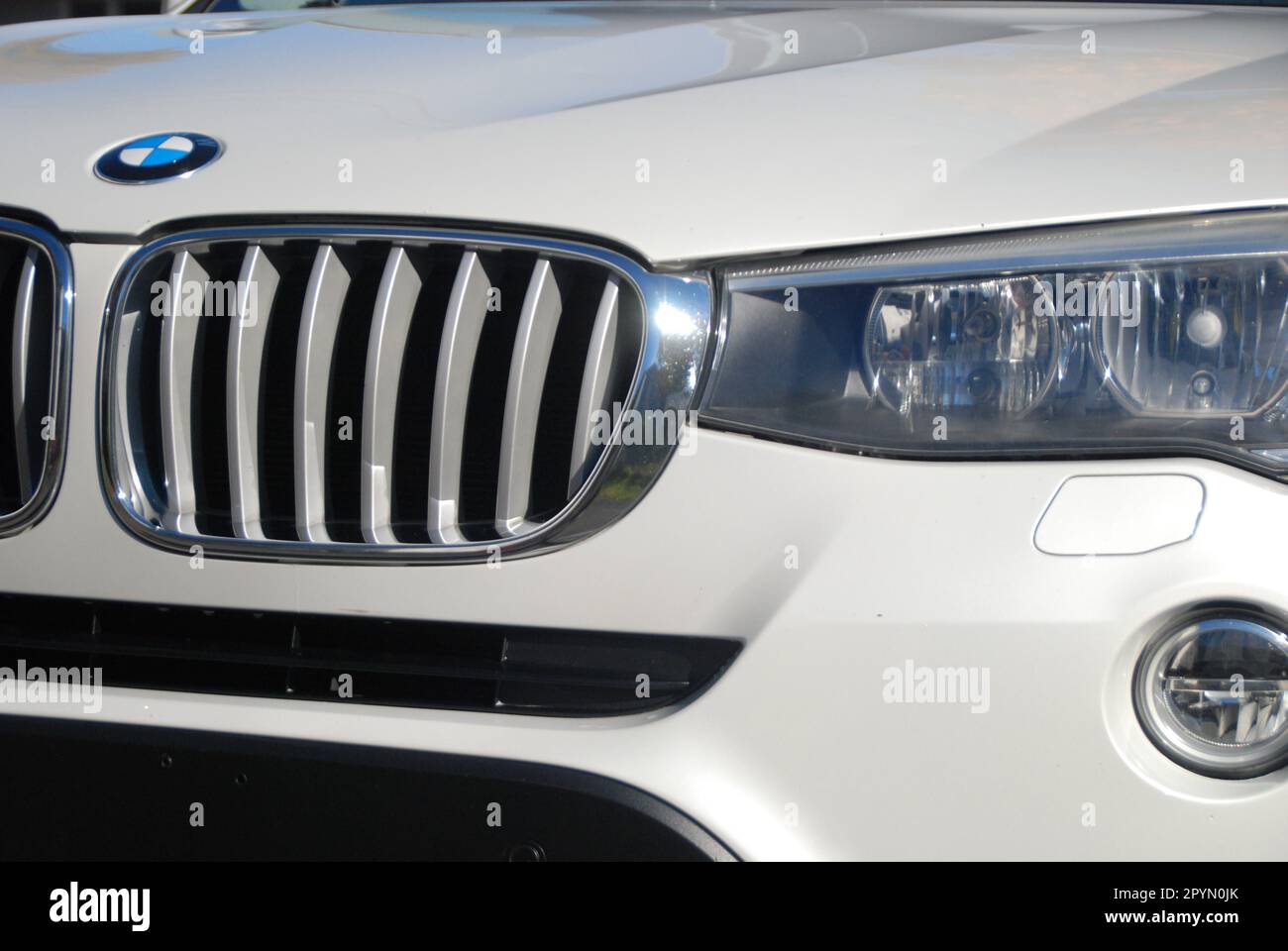 Weißer BMW xDrive X3 Stockfoto