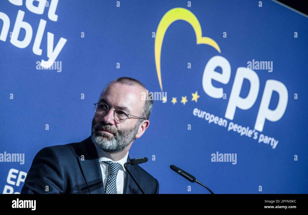 München, Bayern, Deutschland. 4. Mai 2023. MANFRED WEBER von der EVP. Die Europäische Volkspartei (EVP, EVP) veranstaltete in Zusammenarbeit mit der bayerischen CSU eine Kundgebung in ihrer spirituellen Heimat München. Zu Manfred Weber gehörten der bayerische Ministerpräsident Markus Soeder (SÃ¶der) und der Leiter der Union Friedrich Merz. (Kreditbild: © Sachelle Babbar/ZUMA Press Wire) NUR REDAKTIONELLE VERWENDUNG! Nicht für den kommerziellen GEBRAUCH! Stockfoto