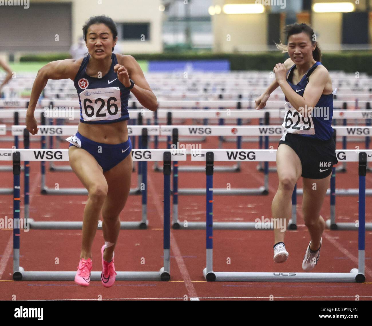 Hong Kong Athletics Championships 2023 Frauen HH 100m Hürden mit Gewinner Vera Lui Lai-yiu (links) und Shing Cho-yan auf dem Wan Chai Sports Ground. 29APR23 SCMP/Jonathan Wong Stockfoto