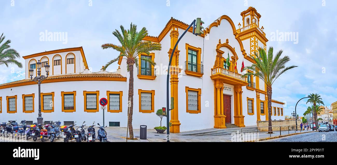 Panoramablick auf das historische Gebäude des Colegio Publico Campo del Sur (öffentliches College) auf Paseo Maritimo, Cadiz, Spanien Stockfoto