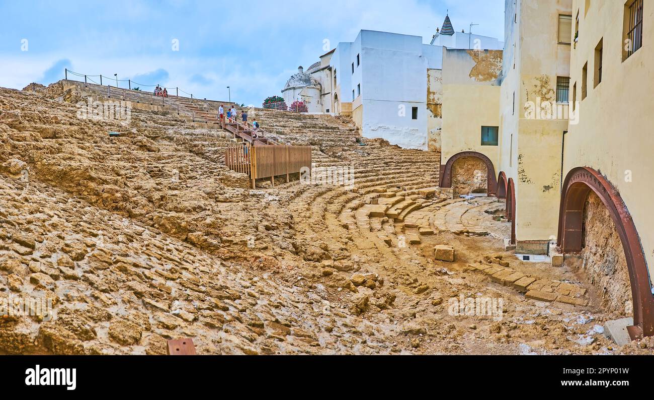 Panorama der antiken römischen Ausgrabungsstätte namens Teatro Romano de Cadiz, Spanien Stockfoto
