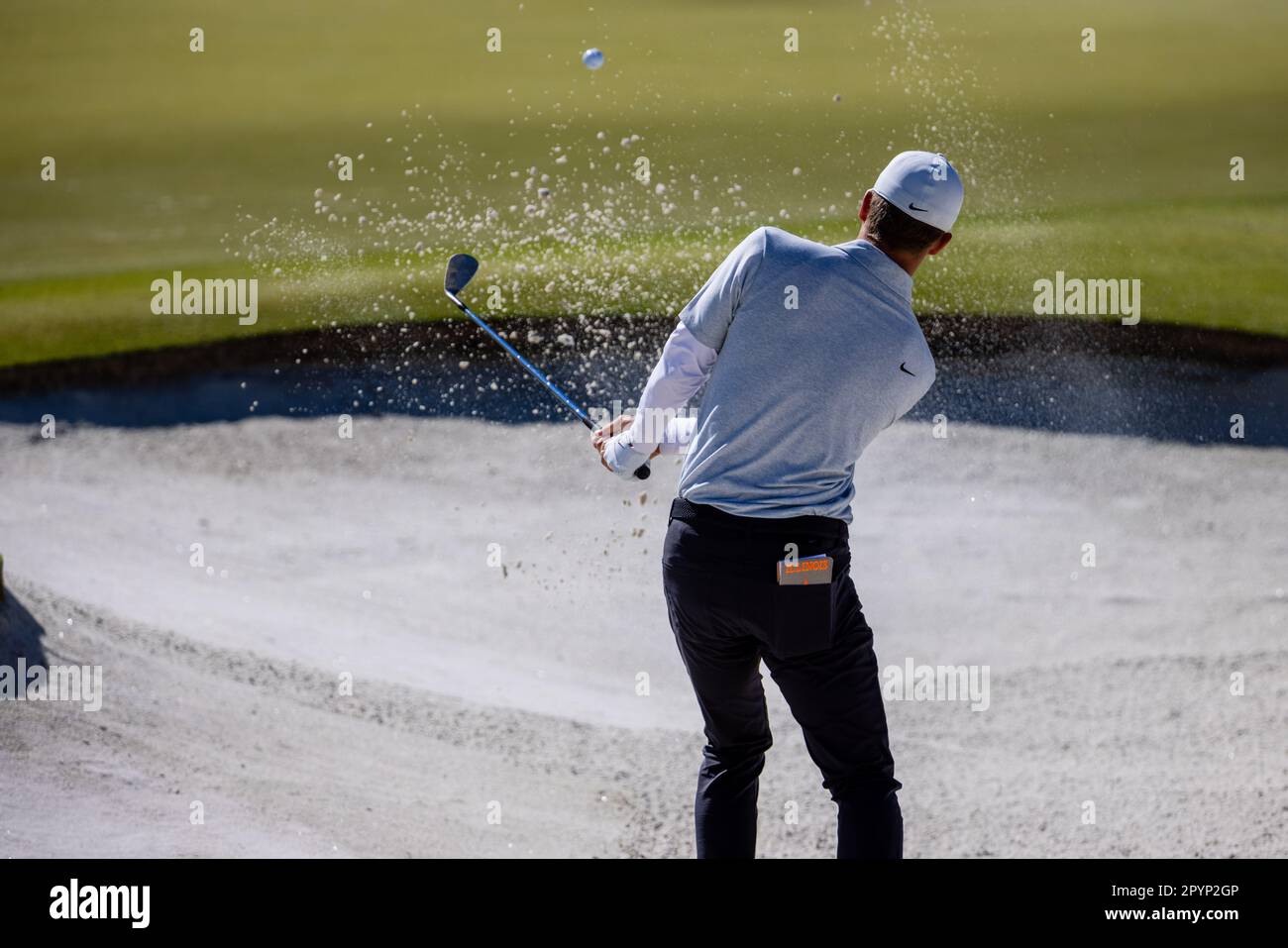 Charlotte, NC, USA. 4. Mai 2023. Nick Hardy steigt aus dem Bunker auf der 16 während der ersten Runde der Wells Fargo Championship 2023 im Quail Hollow Club in Charlotte, NC. (Scott Kinser/Cal Sport Media)(Kreditbild: © Scott Kinser/Cal Sport Media). Kredit: csm/Alamy Live News Stockfoto