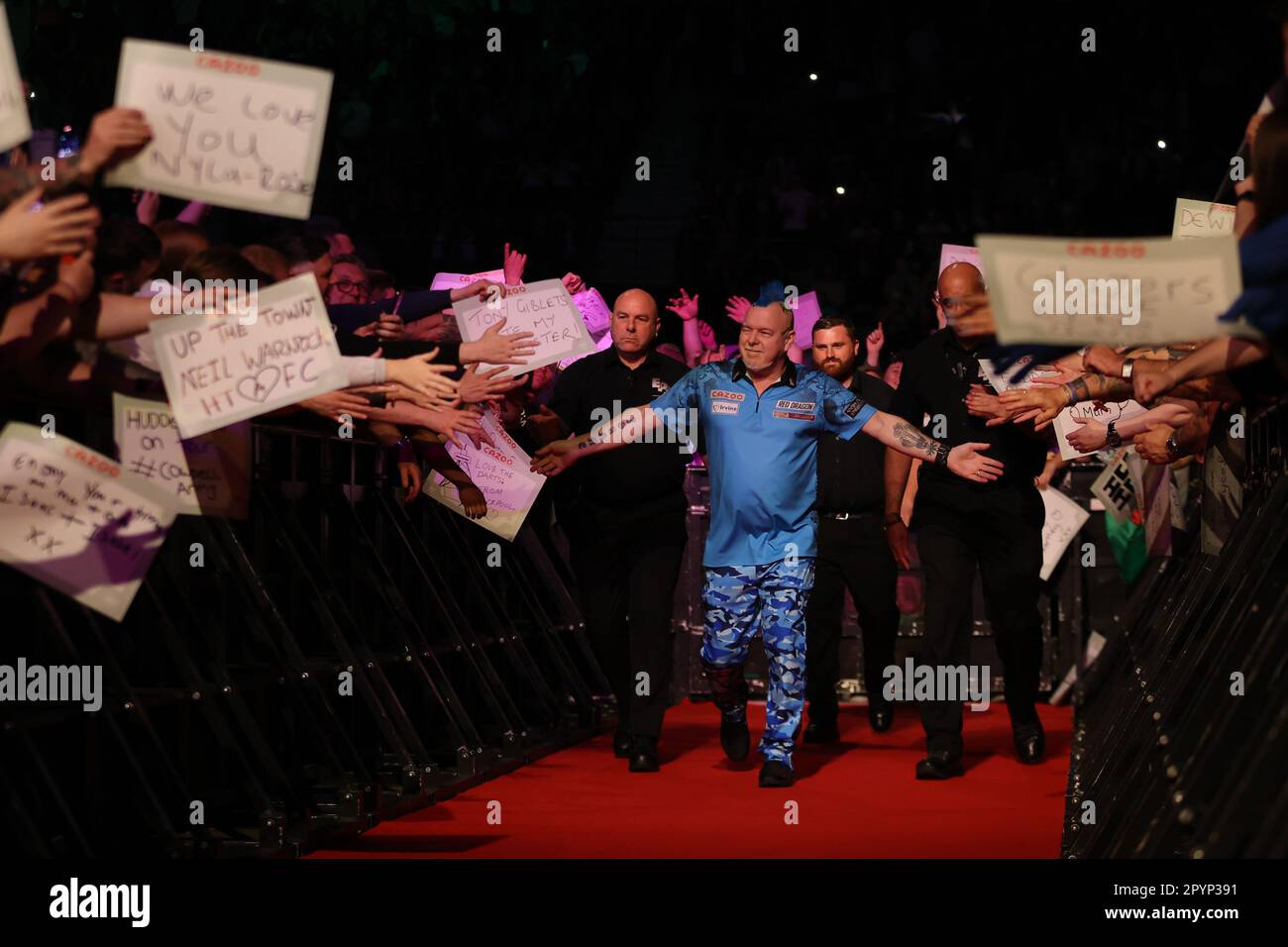 AO Arena, Victoria Station, Manchester, Großbritannien. 4. Mai 2023. X während seines Spiels gegen x während der Cazoo Premier League Darts Night 14 2023 in der AO Arena in Manchester. Kredit: Touchlinepics/Alamy Live News Stockfoto