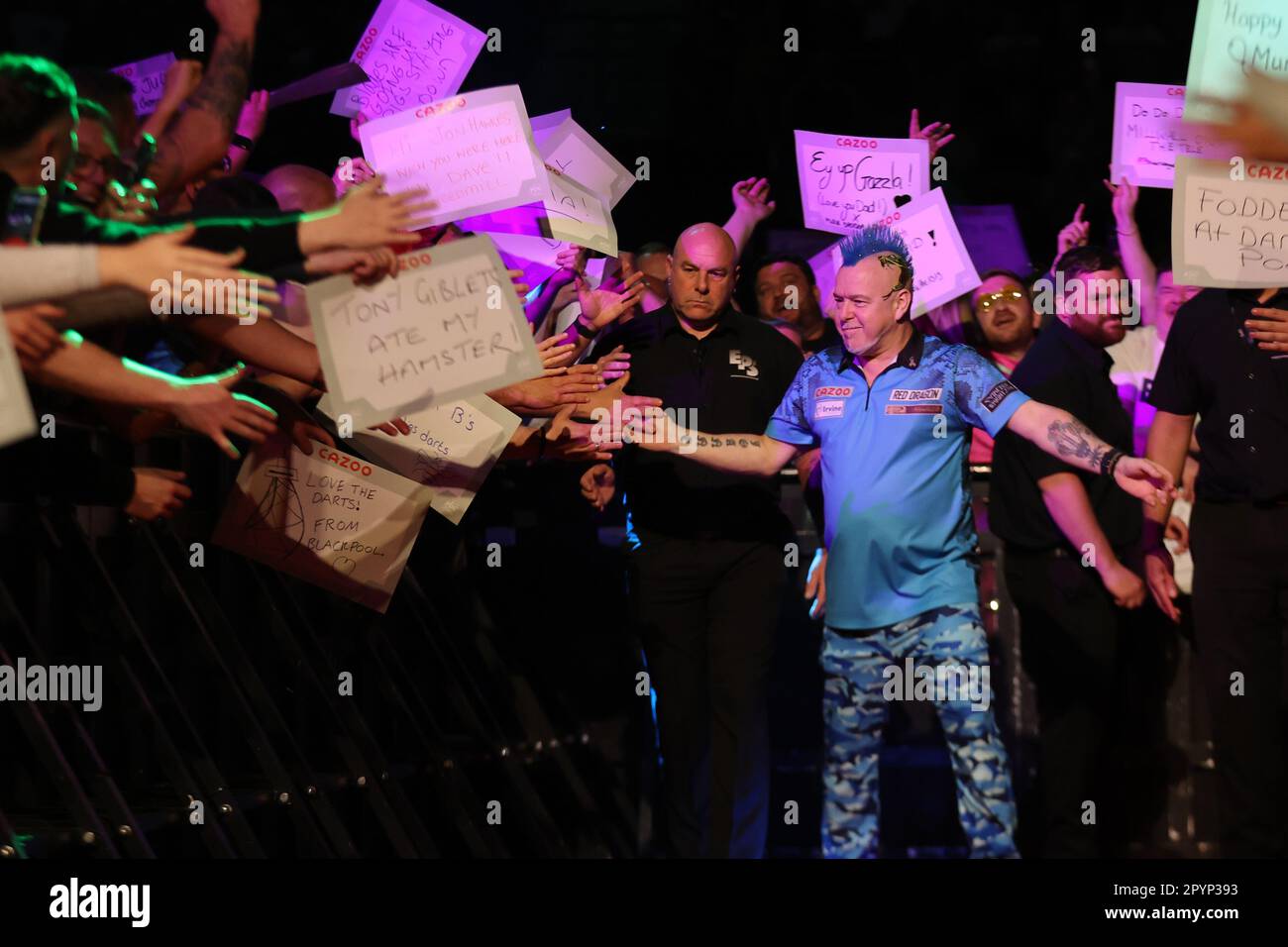 AO Arena, Victoria Station, Manchester, Großbritannien. 4. Mai 2023. X während seines Spiels gegen x während der Cazoo Premier League Darts Night 14 2023 in der AO Arena in Manchester. Kredit: Touchlinepics/Alamy Live News Stockfoto