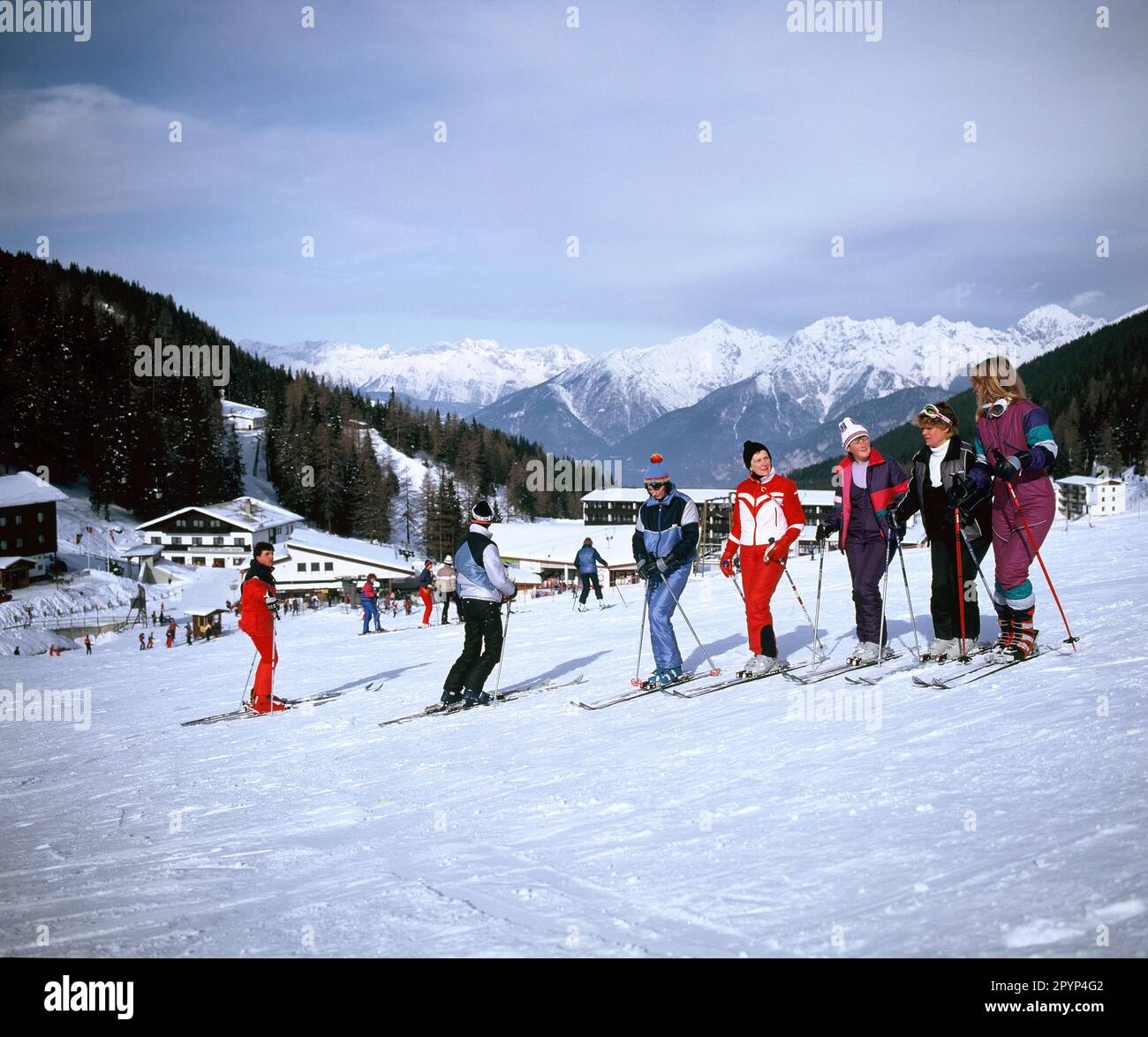 Österreich. Tirol. Skischule auf Pisten über Lizum. Stockfoto
