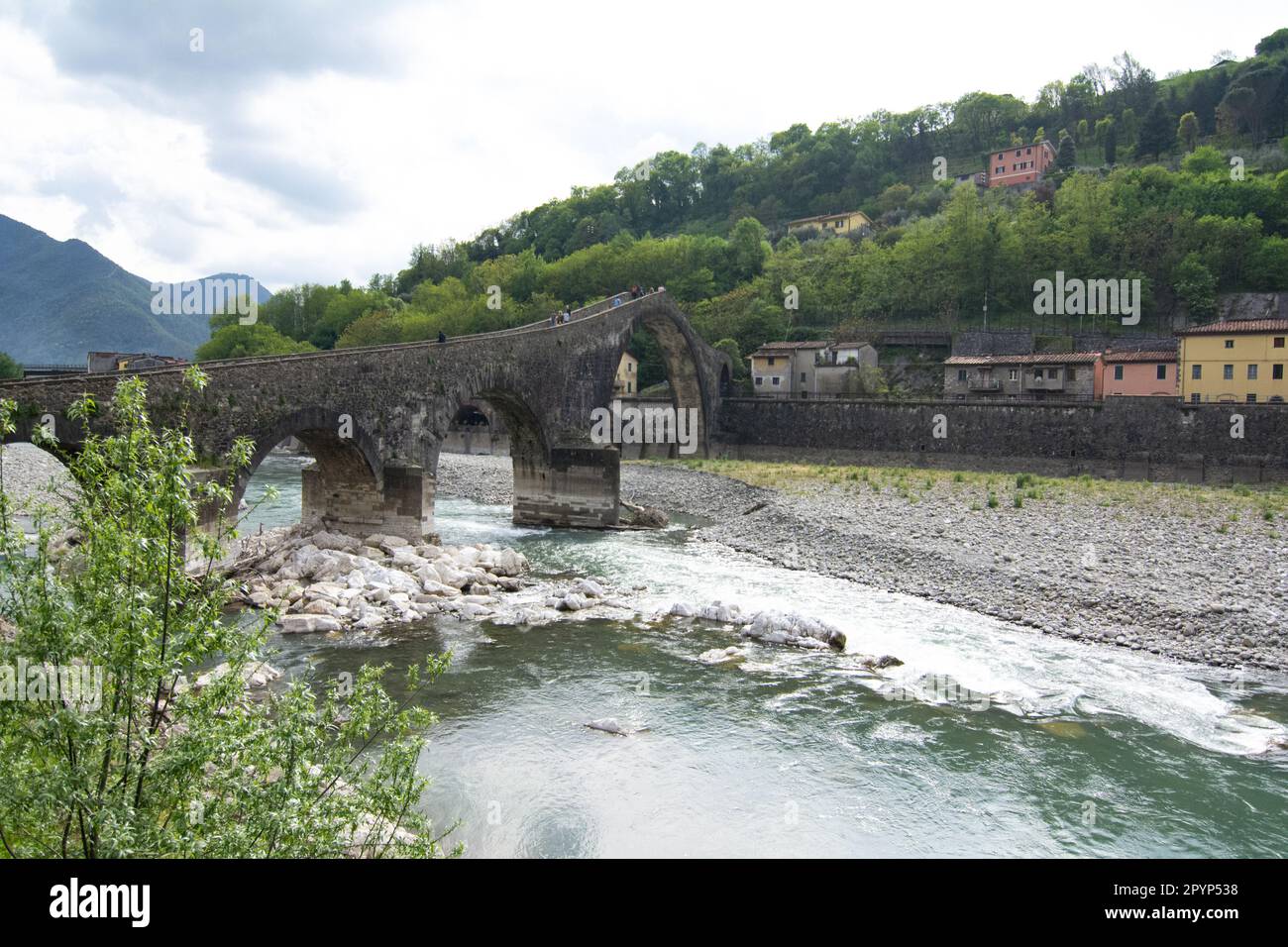 LANDSCHAFTSBRÜCKE ponte del Diavolo, borgo a mozzano, toskana, italien Stockfoto