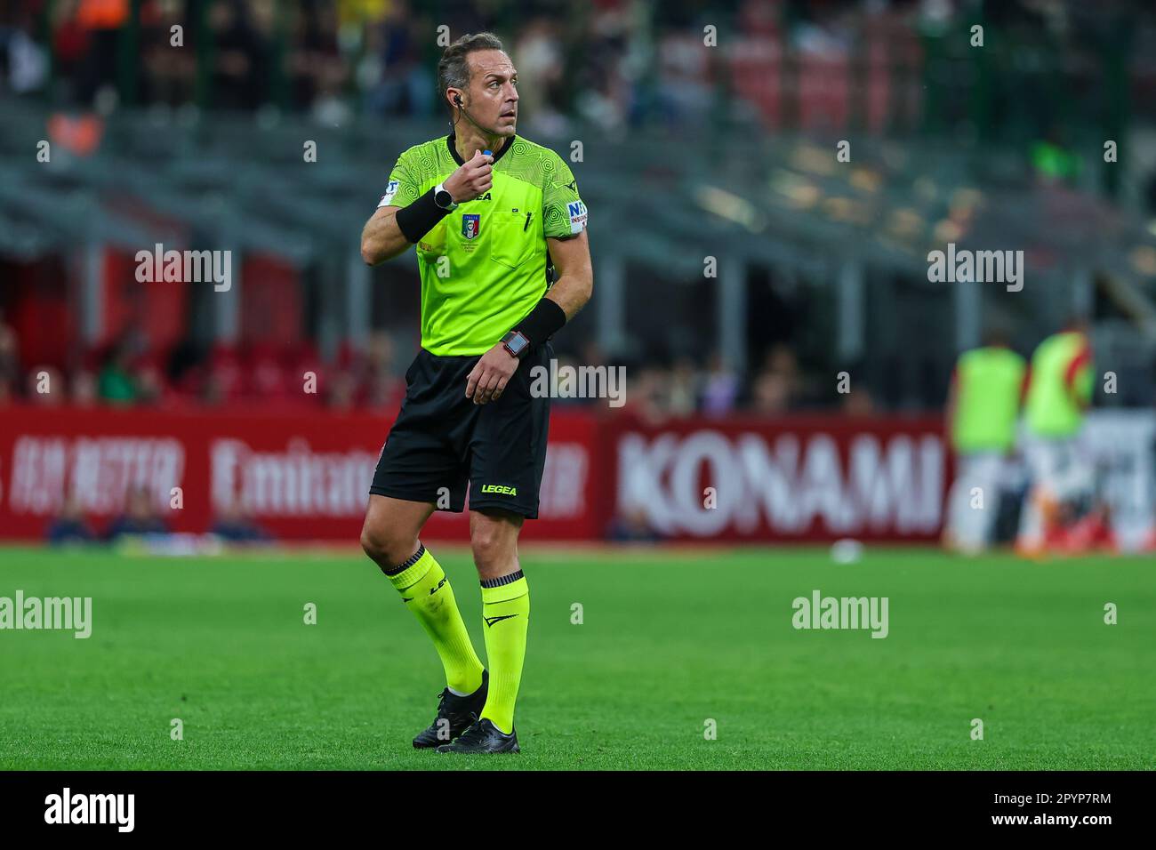 Mailand, Italien. 03. Mai 2023. Schiedsrichter Luca Pairetto in Aktion während des Fußballspiels der Serie A 2022/23 zwischen AC Milan und US Cremonese im San Siro Stadium. Mailand 1 | 1 Cremonese. Kredit: SOPA Images Limited/Alamy Live News Stockfoto