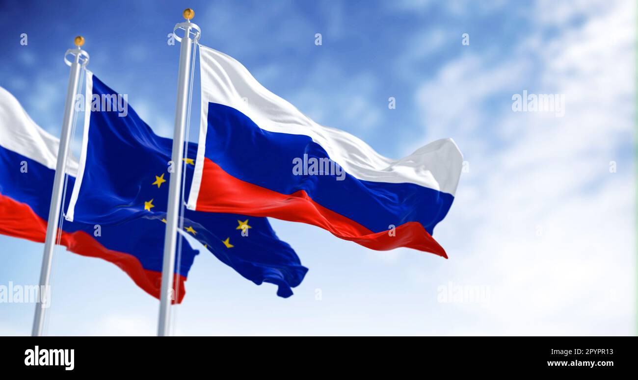 Russland und die Europäische Union winken an einem klaren Tag. Die Beziehungen zwischen der EU und Russland sind aufgrund der russischen Maßnahmen in der Ukraine angespannt. Rendern der 3D-Darstellung Stockfoto