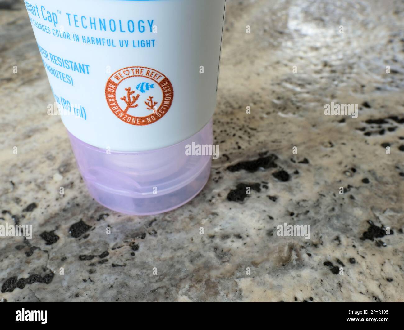 Mineralisches Riff-freundliches Blue Lizard Australian Sunscreen hergestellt ohne Oxybenzon oder Octinoxat, Chemikalien, die Ozeankorallenriffe beschädigen können Stockfoto