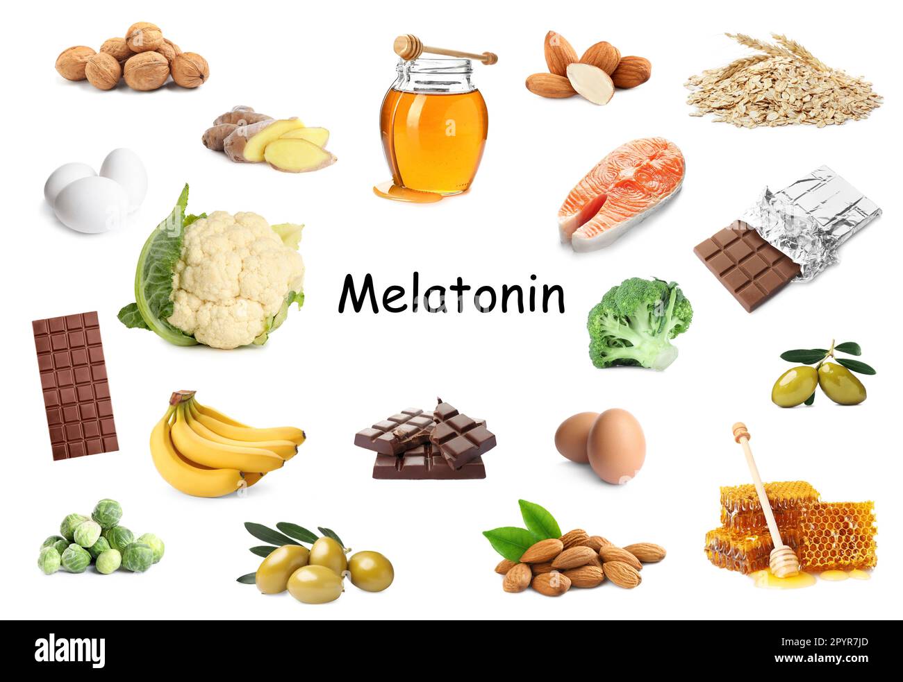 Verschiedene Lebensmittel, die reich an Melatonin sind und Ihnen beim Einschlafen helfen. Verschiedene leckere Produkte auf weißem Hintergrund Stockfoto