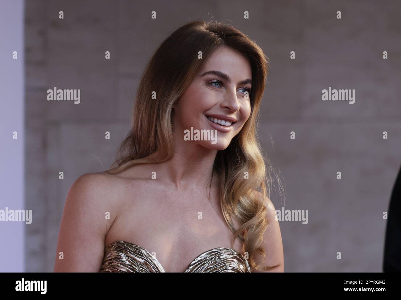 New York, Usa. 04. Mai 2023. Julianne Hough trifft am 04. Mai 2023 in New York City auf dem roten Teppich auf der Frühjahrsgala des New York City Ballet 2023 ein: ERFINDUNG im David H. Koch Theater. Foto: John Angelillo/UPI Credit: UPI/Alamy Live News Stockfoto