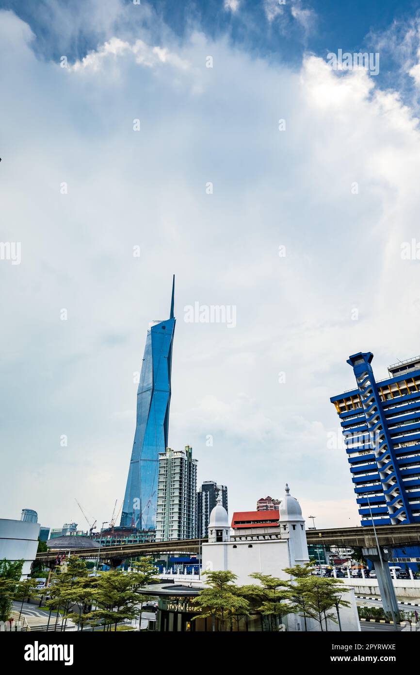 Kuala Lumpur - 2023. Mai: Blick auf den Merdeka 118 Tower, Downtown Kuala Lumpur. Es ist das zweithöchste Gebäude und das zweithöchste Gebäude der Welt Stockfoto