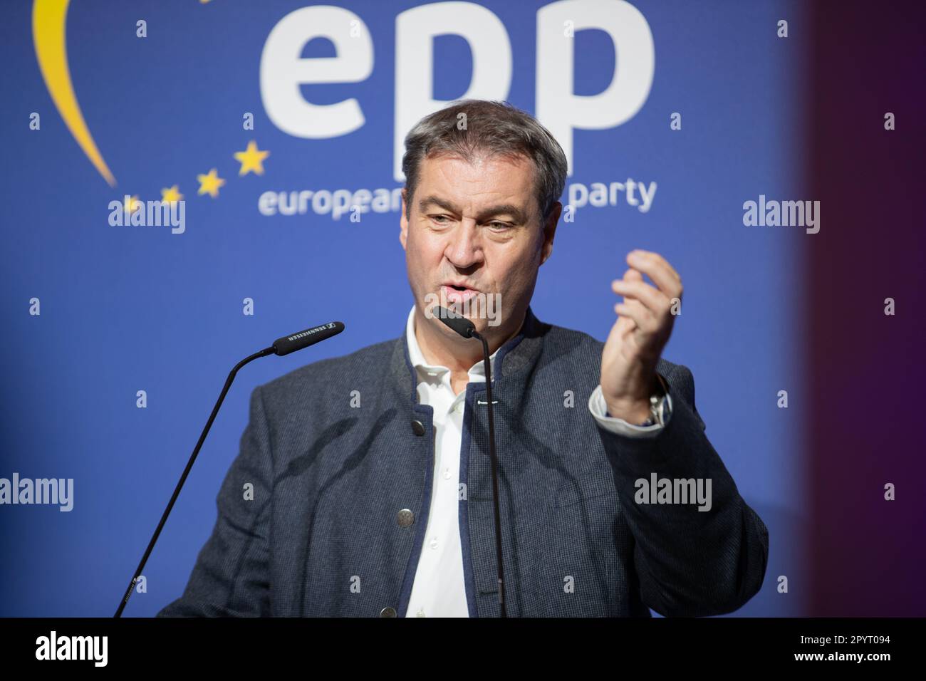 München, Deutschland. 04. Mai 2023. CDU-Vorsitzender und Fraktionsführer Friedrich Merz auf der Pressekonferenz der EVP zu ihrer politischen Versammlung, einem kleinen Parteikongress, am 4. Mai 2023 in München. (Foto: Alexander Pohl/Sipa USA) Guthaben: SIPA USA/Alamy Live News Stockfoto