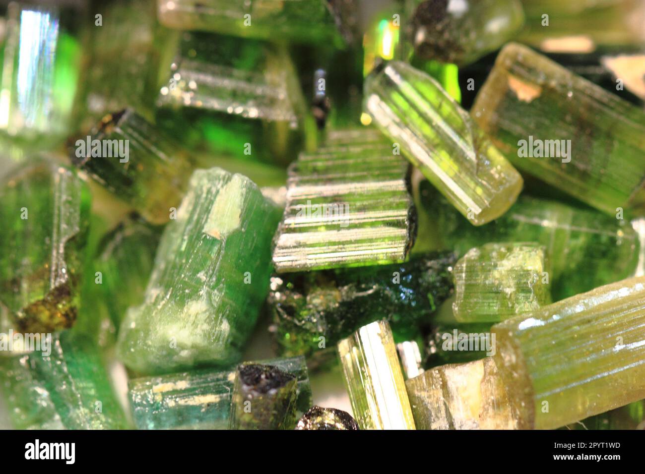 Grüne Verdelite-Mineralstruktur als schöner natürlicher Hintergrund Stockfoto