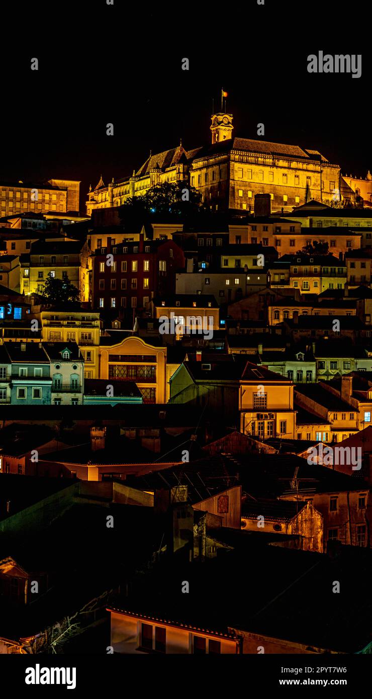 Nächtlicher Blick auf Coimbra, Portugal Stockfoto