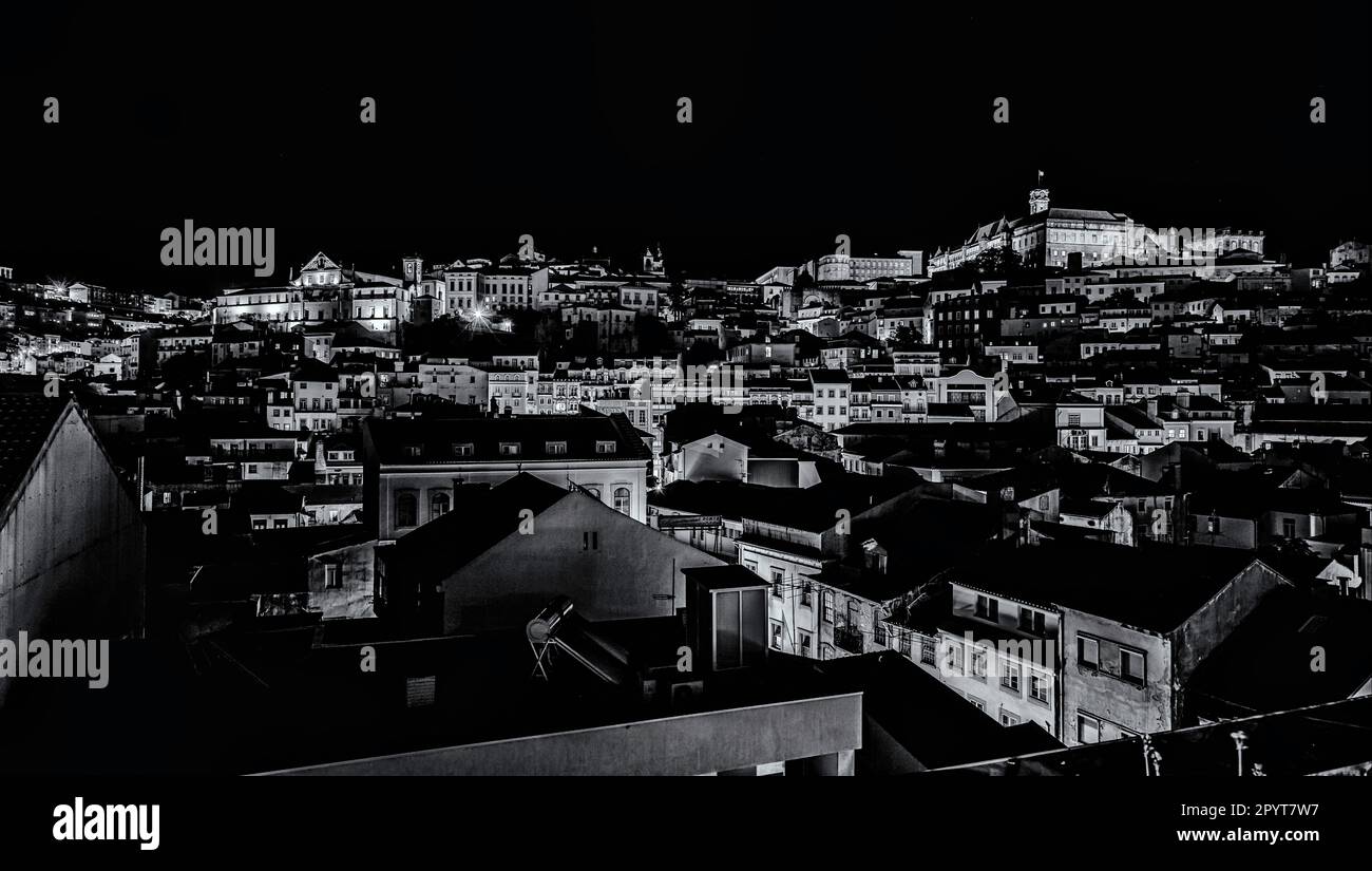 Nächtlicher Blick auf Coimbra, Portugal Stockfoto