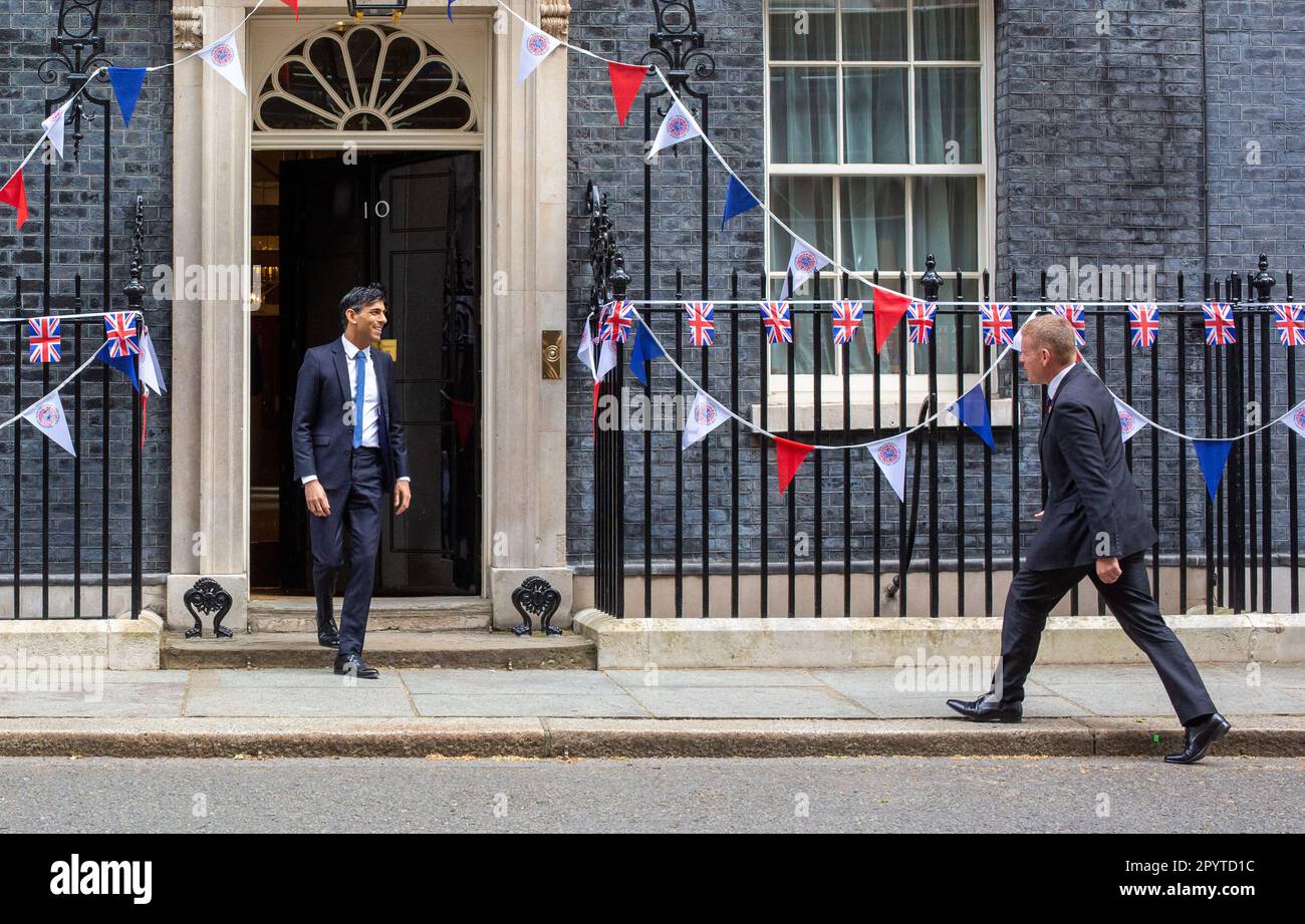 London, England, Großbritannien. 5. Mai 2023. Der britische Premierminister RISHI SUNAK begrüßt den neuseeländischen Premierminister CHRIS HIPKINS in der Downing Street 10. (Kreditbild: © Tayfun Salci/ZUMA Press Wire) NUR REDAKTIONELLE VERWENDUNG! Nicht für den kommerziellen GEBRAUCH! Stockfoto